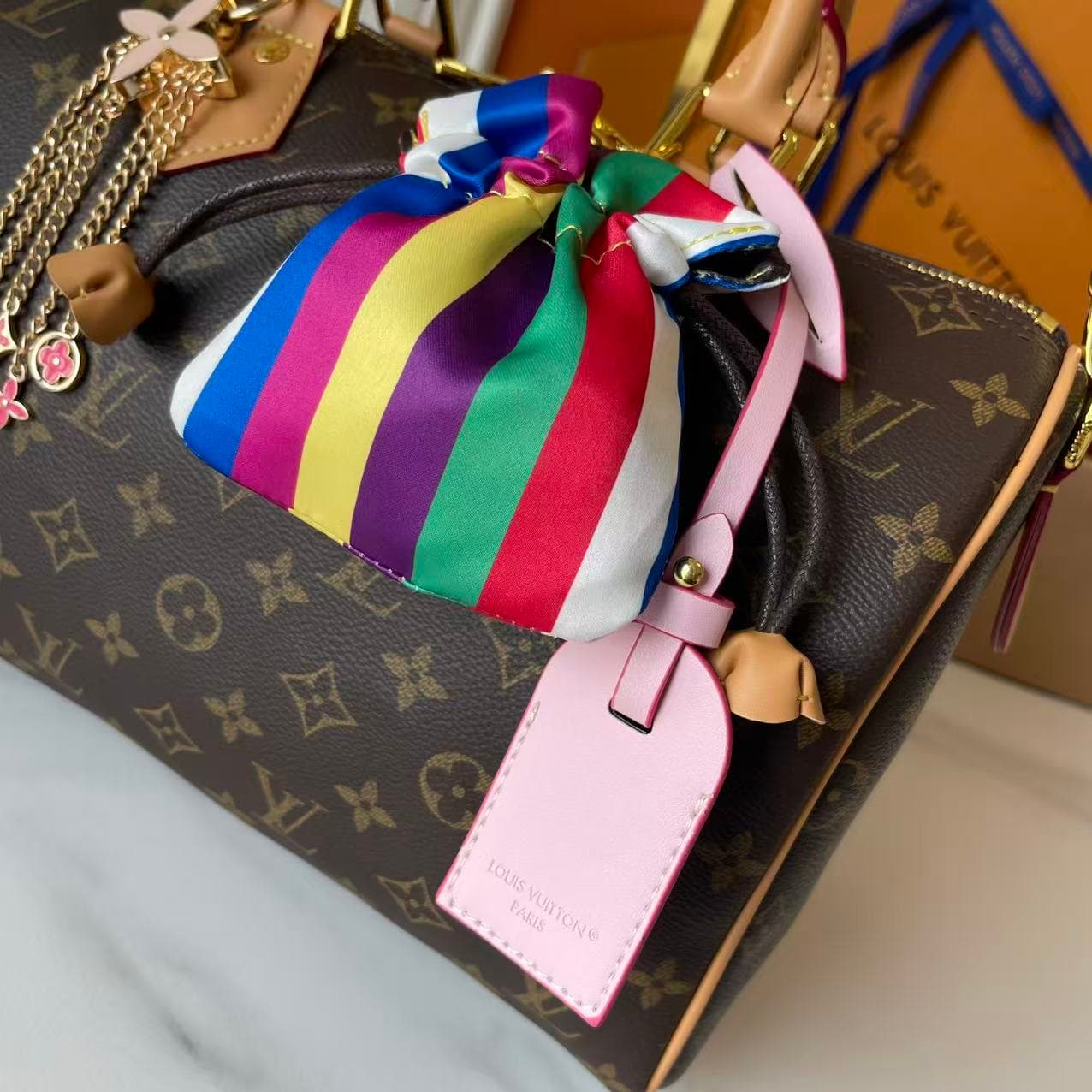 C5241 Upgraded LV pillow bag, pattern design, lucky bag. M26498, M27216, M27014, 28379, 2866214589, M89091M17281, 17282, M26305, M15279, M16332, M16333, M17222, M15278, M24441, M24424, M40390, M40391. This Speedy Bandoulière bag features 30 Monogram Leath — image 5