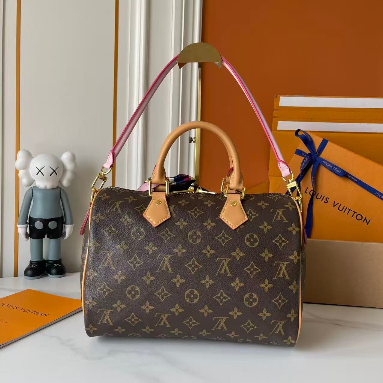 C5239 Upgraded version LV pillow bag, antique pattern, lucky bag. M26498, M27216, M27014, 28379, 2866214589, M89091M17281, 17282, M26305, M15279, M16332, M16333, M17222, M15278, M24441, M24424, M40390, M40391. This Speedy Bandoulière bag features 30 Monog — image 6