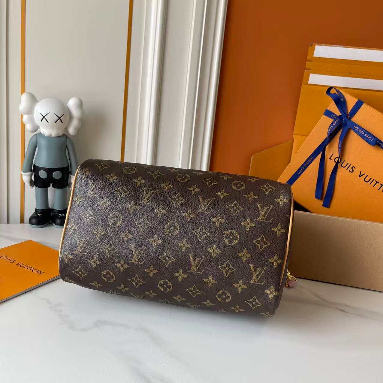 C5239 Upgraded version LV pillow bag, antique pattern, lucky bag. M26498, M27216, M27014, 28379, 2866214589, M89091M17281, 17282, M26305, M15279, M16332, M16333, M17222, M15278, M24441, M24424, M40390, M40391. This Speedy Bandoulière bag features 30 Monog — image 7