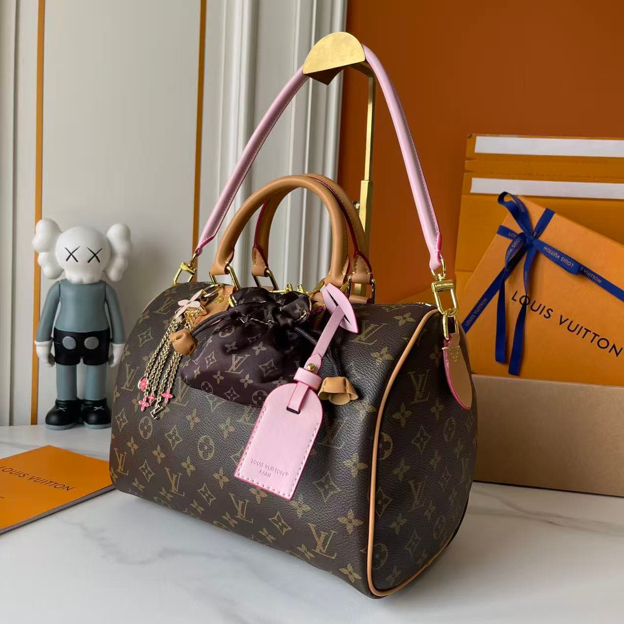 C5239 Upgraded version LV pillow bag, antique pattern, lucky bag. M26498, M27216, M27014, 28379, 2866214589, M89091M17281, 17282, M26305, M15279, M16332, M16333, M17222, M15278, M24441, M24424, M40390, M40391. This Speedy Bandoulière bag features 30 Monog — image 3