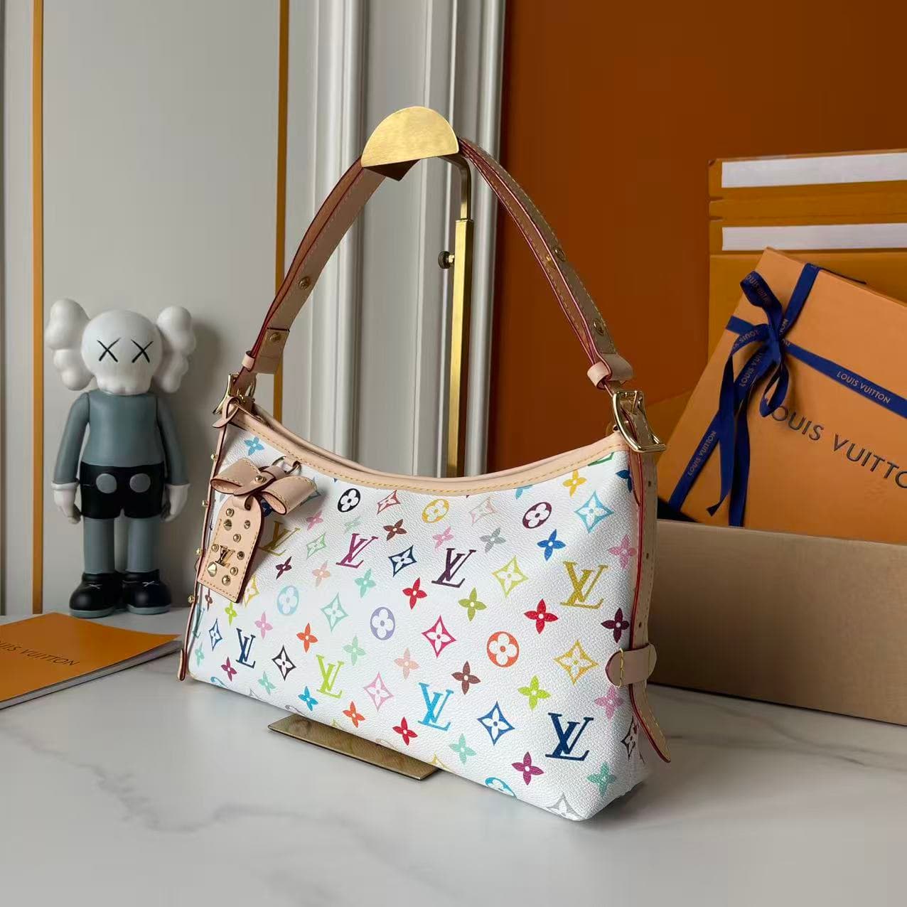 C5237 Upgrade Version 【Real photos, quality from Guangzhou factory, good quality compared to three other products】 M27578 M46203 M13014 24861 This LV x TM Carryall East West handbag is part of the reissue series by Louis Vuitton x Takashi Murakami. The Mo — image 3