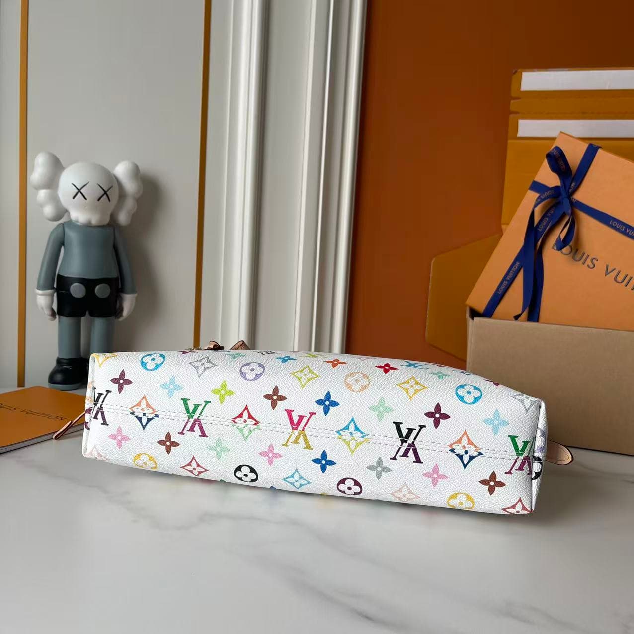 C5237 Upgrade Version 【Real photos, quality from Guangzhou factory, good quality compared to three other products】 M27578 M46203 M13014 24861 This LV x TM Carryall East West handbag is part of the reissue series by Louis Vuitton x Takashi Murakami. The Mo — image 6