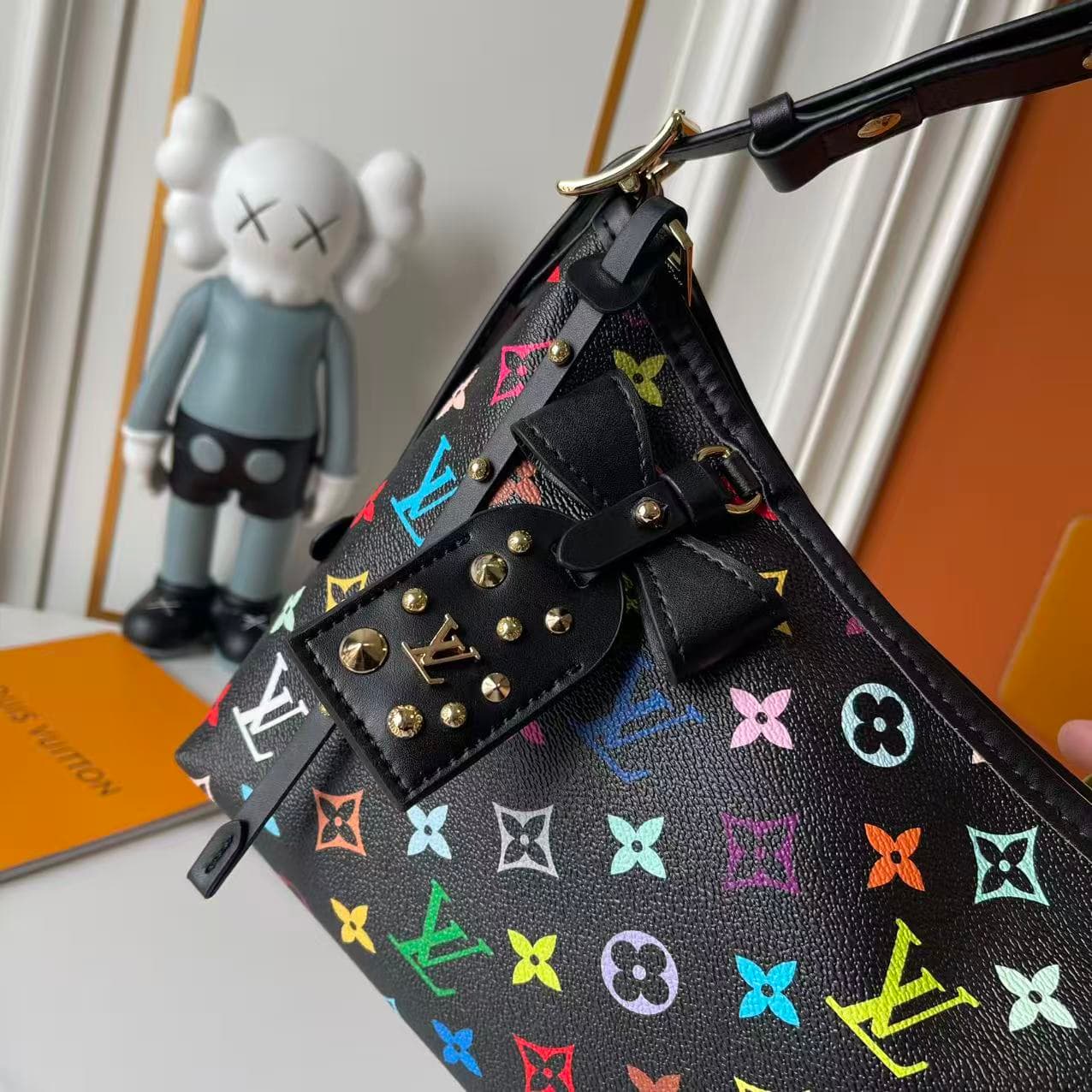 C5236 Upgraded Version 【Real photos, quality from Guangzhou factory, good quality compared to three options】 M27578 M46203 M13014 24861 This LV x TM Carryall East West handbag is part of the reissued series by Louis Vuitton x Haruki Murakami. The Monogram — image 4