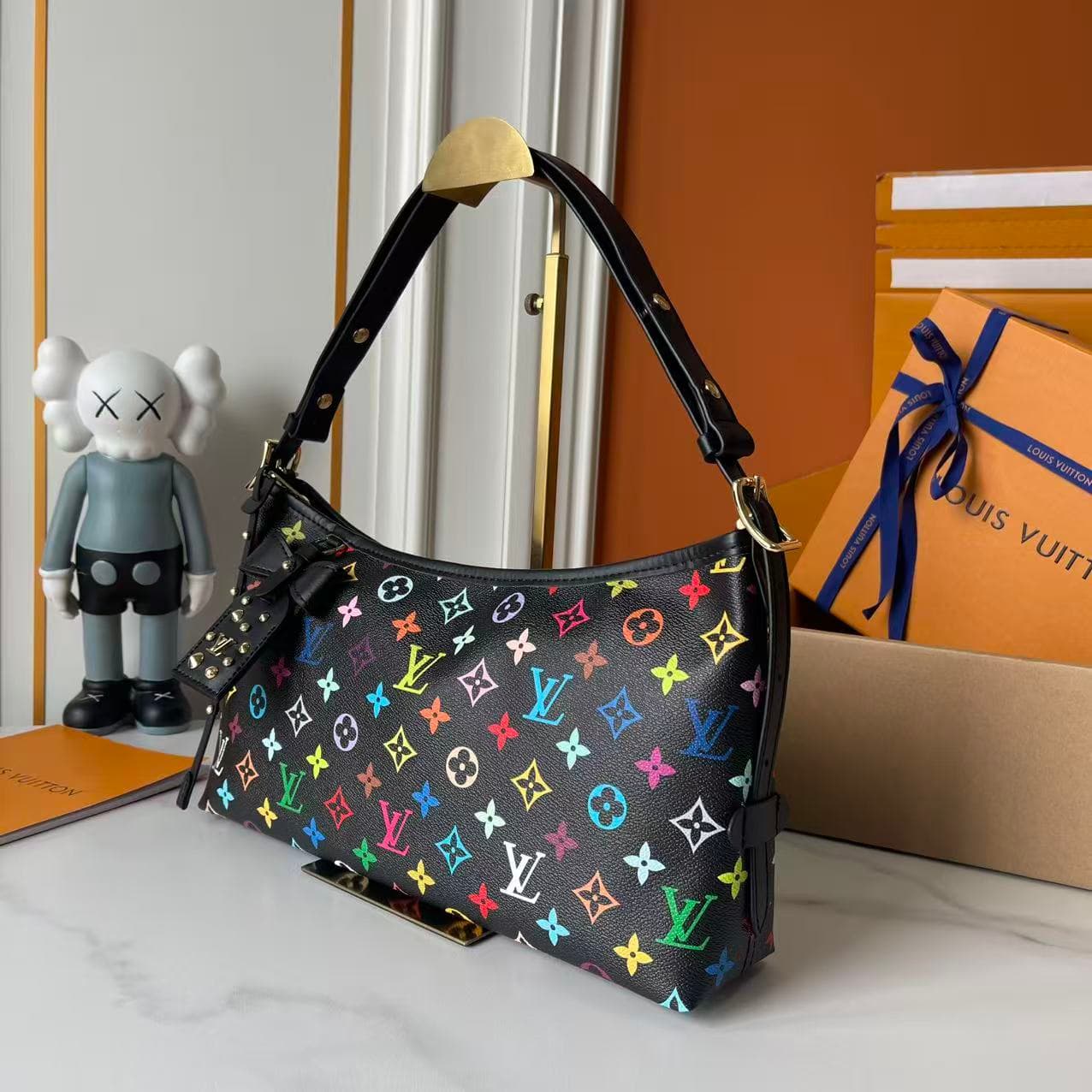 C5236 Upgraded Version 【Real photos, quality from Guangzhou factory, good quality compared to three options】 M27578 M46203 M13014 24861 This LV x TM Carryall East West handbag is part of the reissued series by Louis Vuitton x Haruki Murakami. The Monogram — image 3