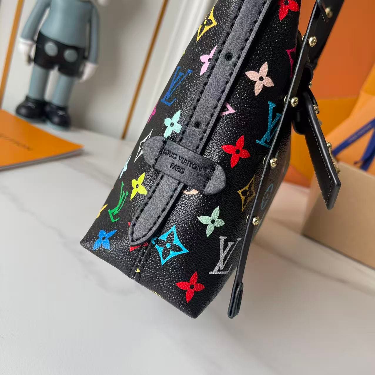 C5236 Upgraded Version 【Real photos, quality from Guangzhou factory, good quality compared to three options】 M27578 M46203 M13014 24861 This LV x TM Carryall East West handbag is part of the reissued series by Louis Vuitton x Haruki Murakami. The Monogram — image 7