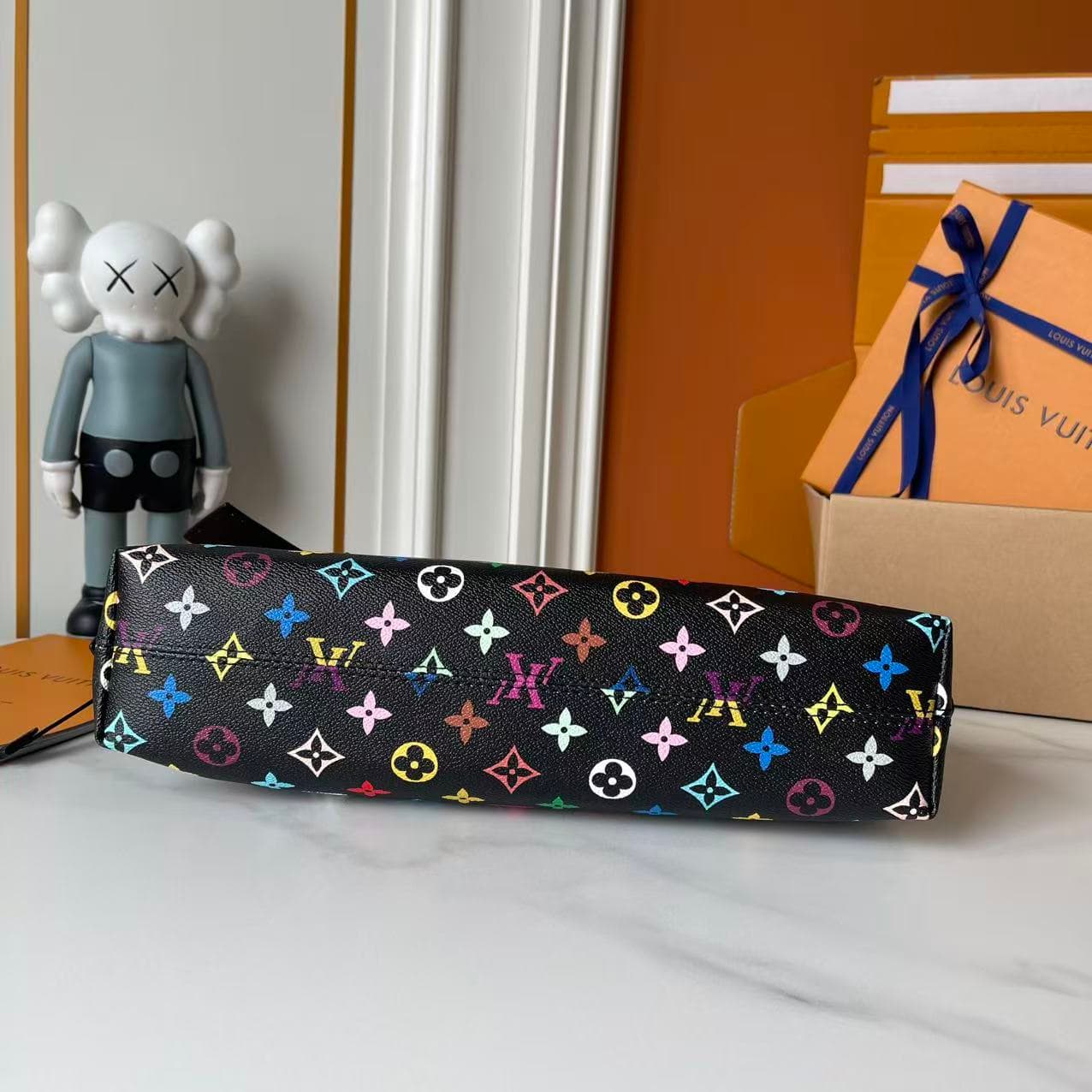 C5236 Upgraded Version 【Real photos, quality from Guangzhou factory, good quality compared to three options】 M27578 M46203 M13014 24861 This LV x TM Carryall East West handbag is part of the reissued series by Louis Vuitton x Haruki Murakami. The Monogram — image 6