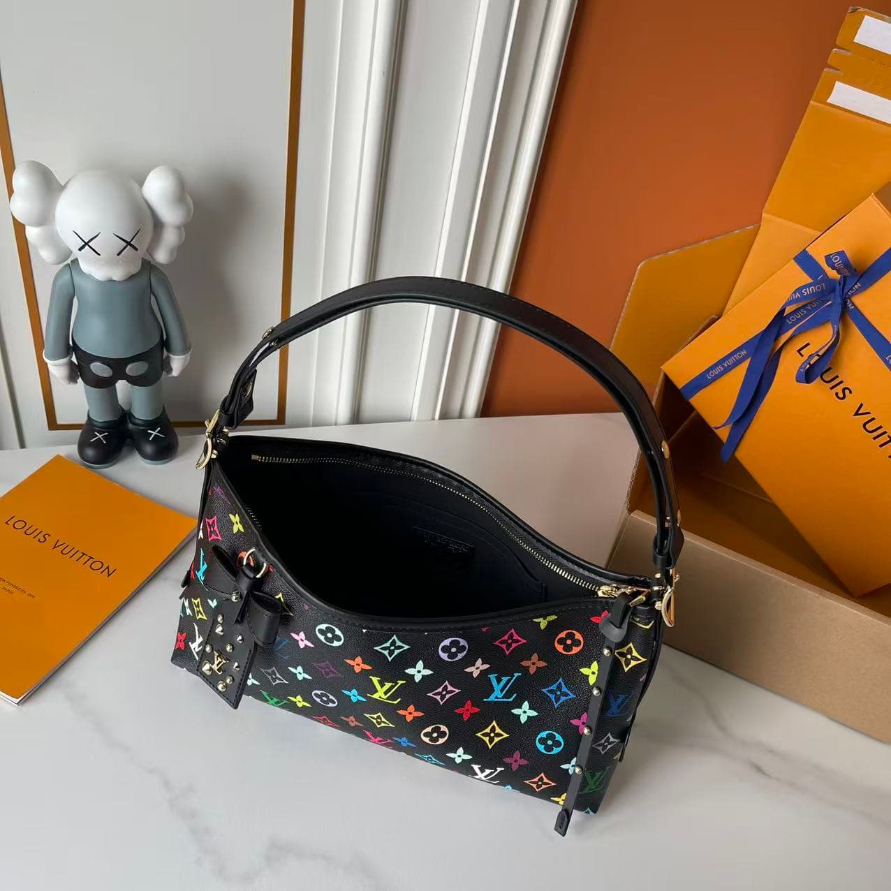 C5236 Upgraded Version 【Real photos, quality from Guangzhou factory, good quality compared to three options】 M27578 M46203 M13014 24861 This LV x TM Carryall East West handbag is part of the reissued series by Louis Vuitton x Haruki Murakami. The Monogram — image 8