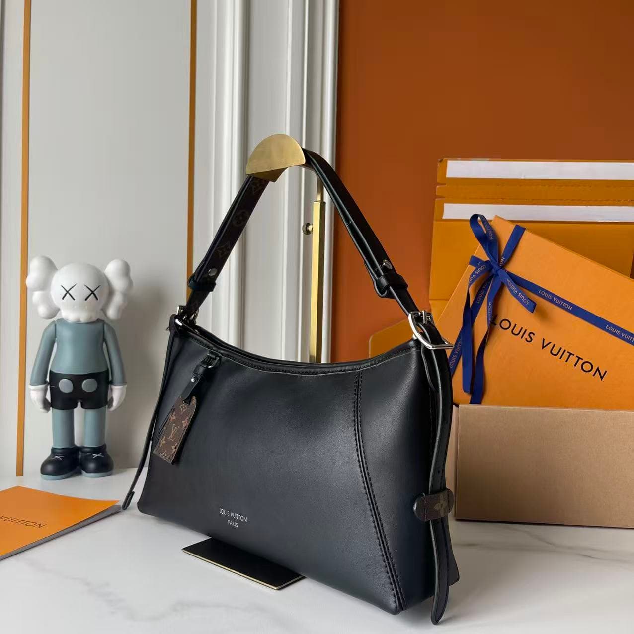 C5234 Upgrade Version 【Real photos, quality from Guangzhou factory, compare with three options】 M27578 M46203 M13014 24861 This LV x TM Carryall East West handbag is part of the reissued series by Louis Vuitton x Takashi Murakami. The Monogram coated canv — image 3