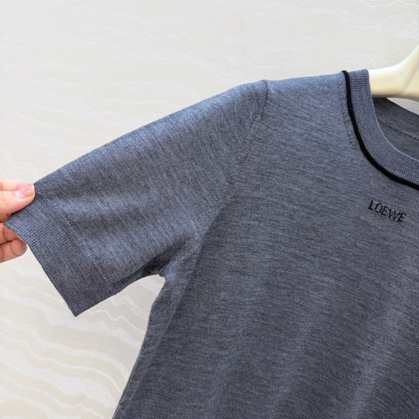 C18528 High-quality original fabric❤️ LW long-term style short-sleeved tops! High-end 80 wool fabric – soft and delicate. Customized Swiss machine 18 knitting technique, imported 100 Merino wool yarn – light and comfortable! Classic fit that clearly shows — image 5