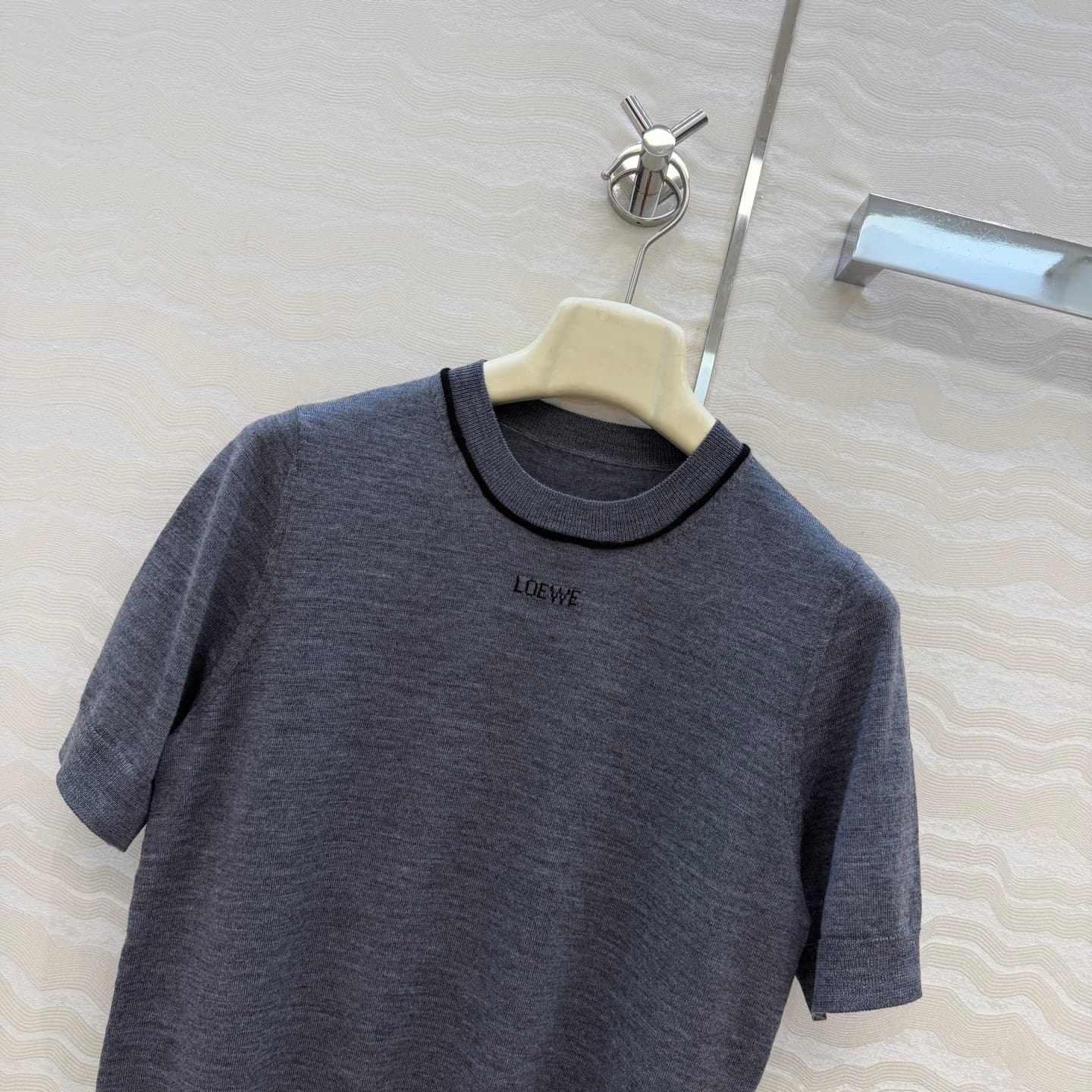 C18528 High-quality original fabric❤️ LW long-term style short-sleeved tops! High-end 80 wool fabric – soft and delicate. Customized Swiss machine 18 knitting technique, imported 100 Merino wool yarn – light and comfortable! Classic fit that clearly shows — image 2