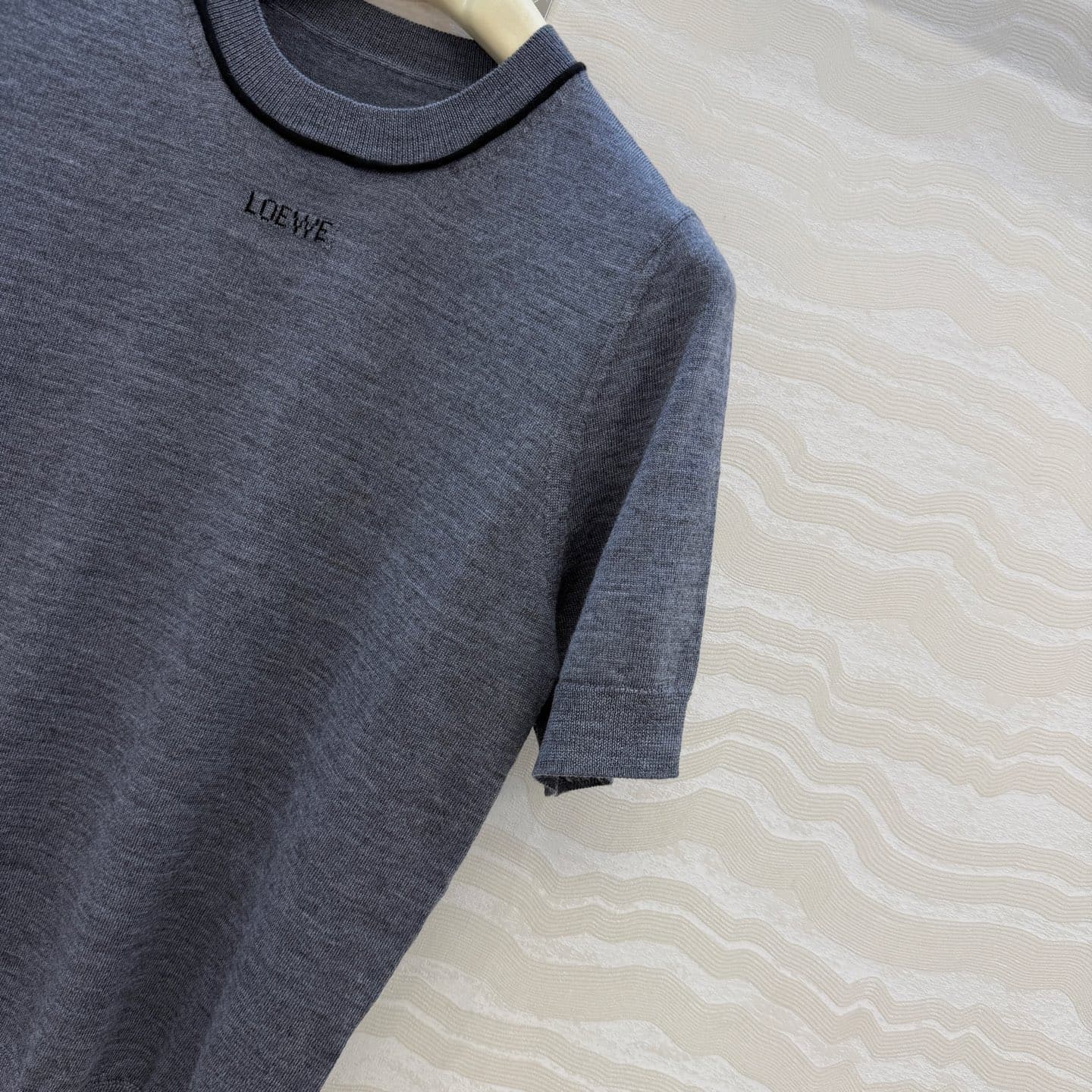 C18528 High-quality original fabric❤️ LW long-term style short-sleeved tops! High-end 80 wool fabric – soft and delicate. Customized Swiss machine 18 knitting technique, imported 100 Merino wool yarn – light and comfortable! Classic fit that clearly shows — image 4
