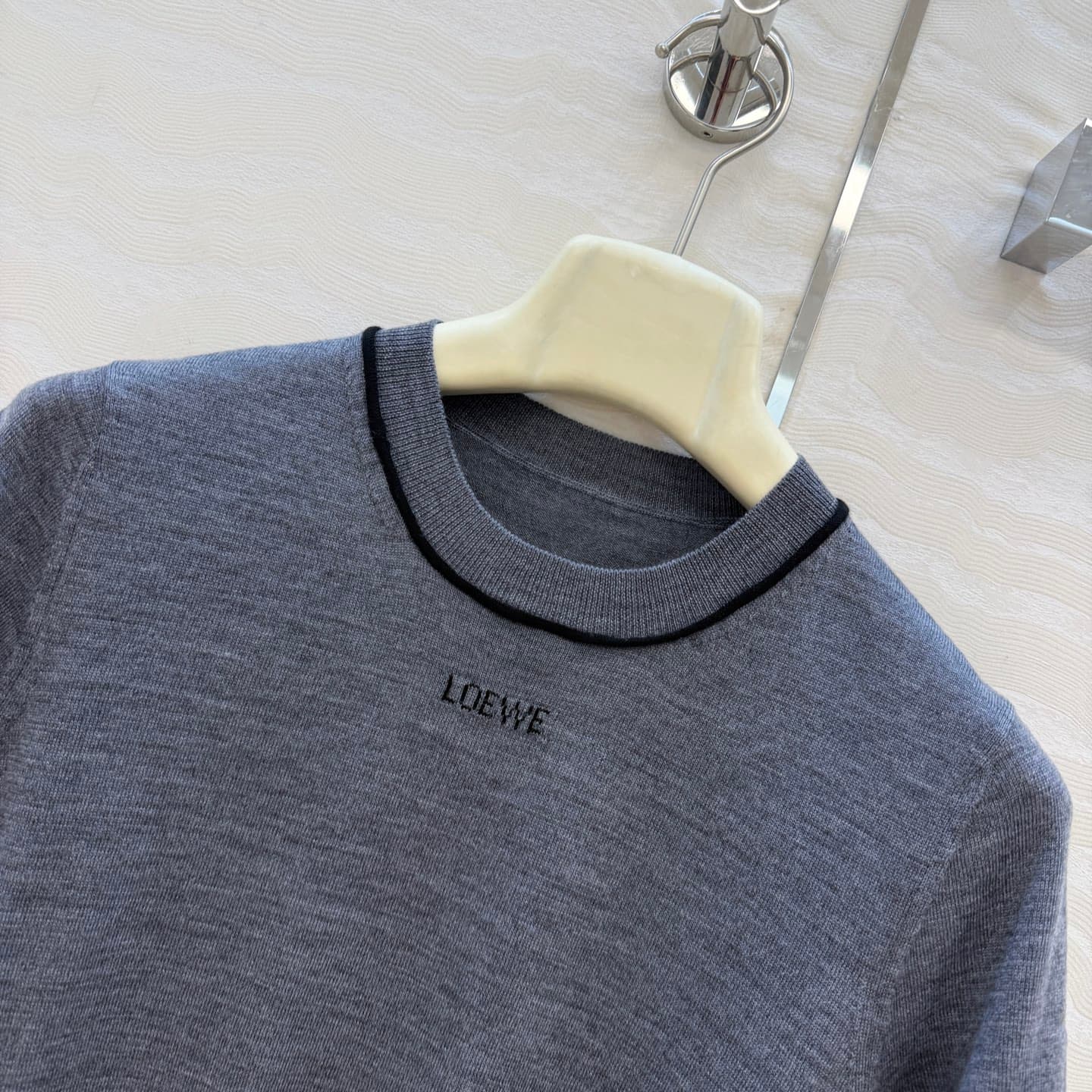 C18528 High-quality original fabric❤️ LW long-term style short-sleeved tops! High-end 80 wool fabric – soft and delicate. Customized Swiss machine 18 knitting technique, imported 100 Merino wool yarn – light and comfortable! Classic fit that clearly shows — image 3