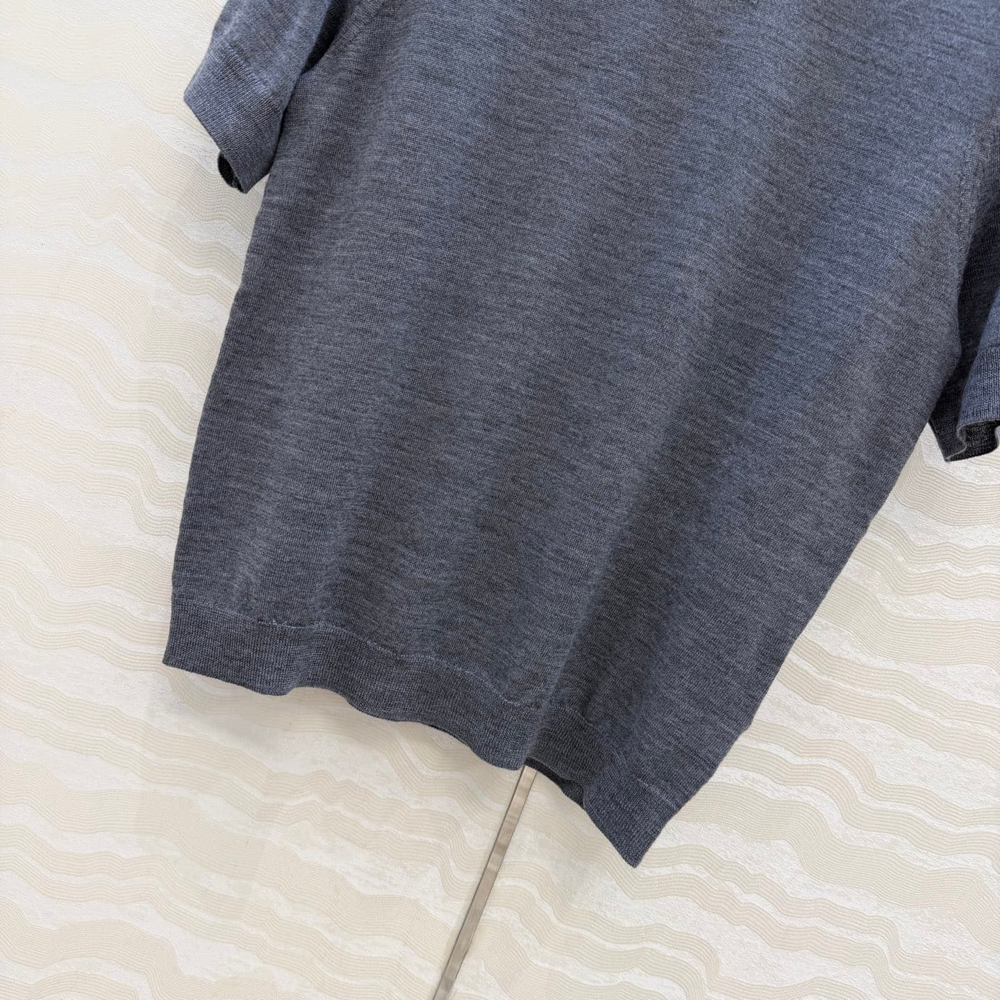 C18528 High-quality original fabric❤️ LW long-term style short-sleeved tops! High-end 80 wool fabric – soft and delicate. Customized Swiss machine 18 knitting technique, imported 100 Merino wool yarn – light and comfortable! Classic fit that clearly shows — image 6