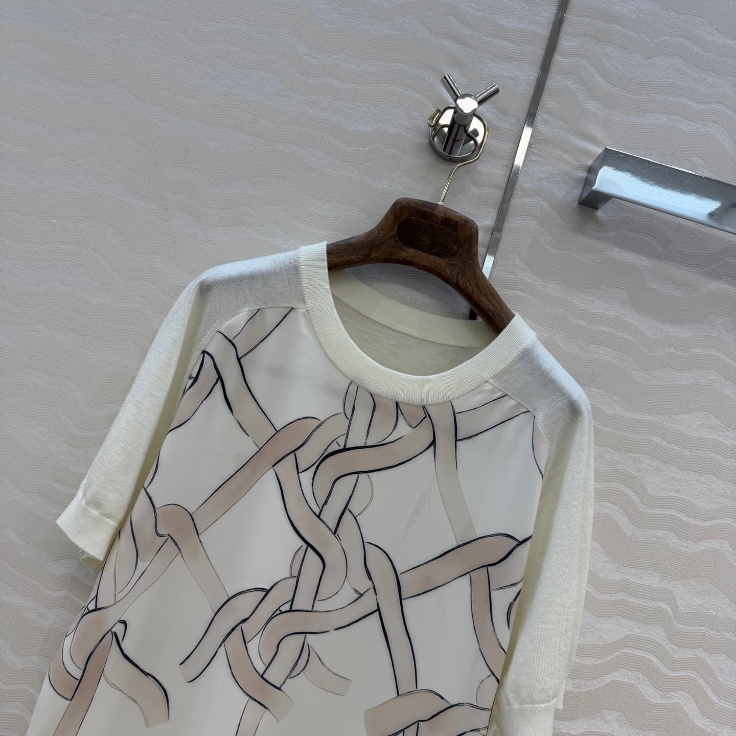 C18529 High-quality original items❤️Outfits with a sophisticated, old-fashioned style! A short-sleeve sweater featuring elegant print patterns. The silk-like texture of the printed fabric is extremely delicate and soft! A must-have item for those who poss — image 2
