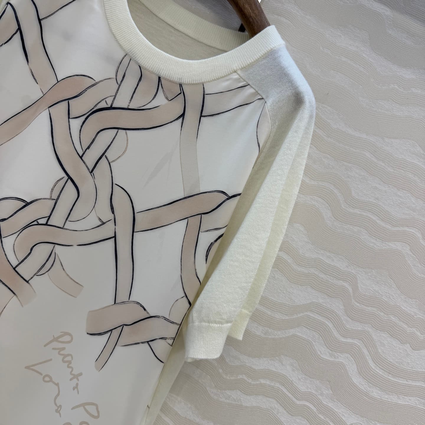 C18529 High-quality original items❤️Outfits with a sophisticated, old-fashioned style! A short-sleeve sweater featuring elegant print patterns. The silk-like texture of the printed fabric is extremely delicate and soft! A must-have item for those who poss — image 3