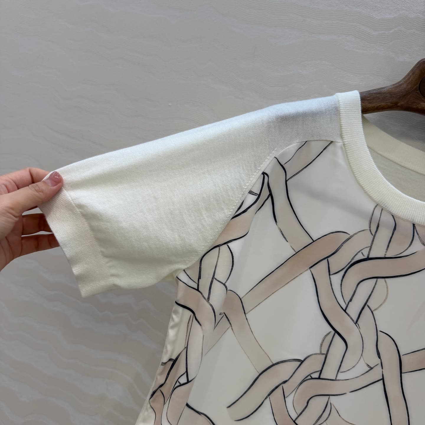 C18529 High-quality original items❤️Outfits with a sophisticated, old-fashioned style! A short-sleeve sweater featuring elegant print patterns. The silk-like texture of the printed fabric is extremely delicate and soft! A must-have item for those who poss — image 5