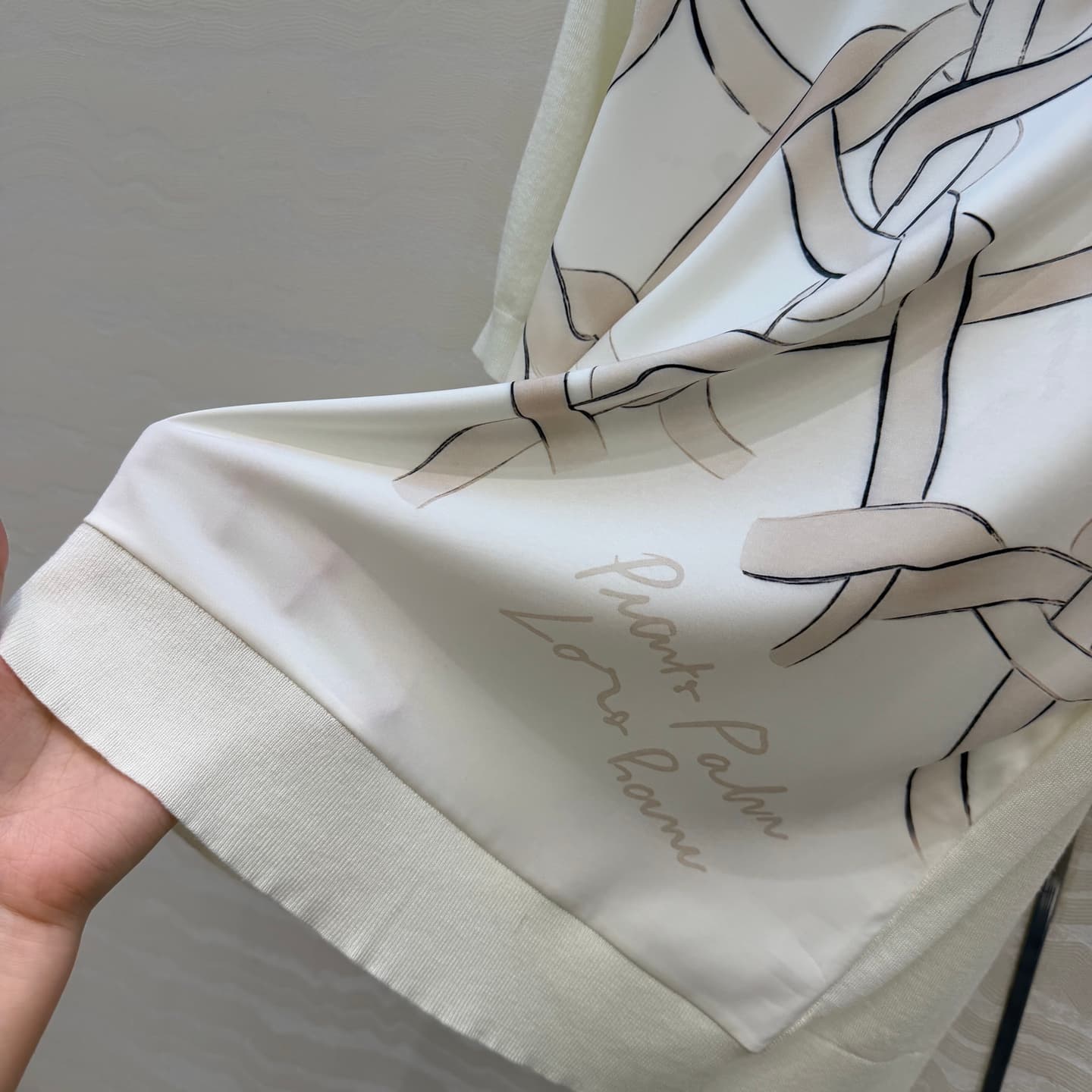 C18529 High-quality original items❤️Outfits with a sophisticated, old-fashioned style! A short-sleeve sweater featuring elegant print patterns. The silk-like texture of the printed fabric is extremely delicate and soft! A must-have item for those who poss — image 7