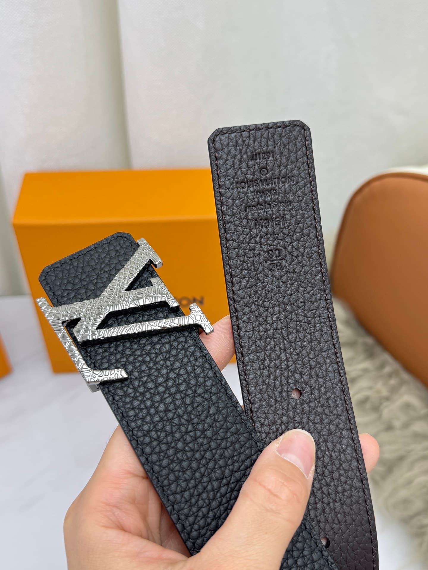 C33001 LV – Luxury modern style. Featured with elegant and sophisticated design elements. Soft and sturdy straps that can be paired with various garments, from formal wear to casual clothes. Width: 4.0cm — image 7