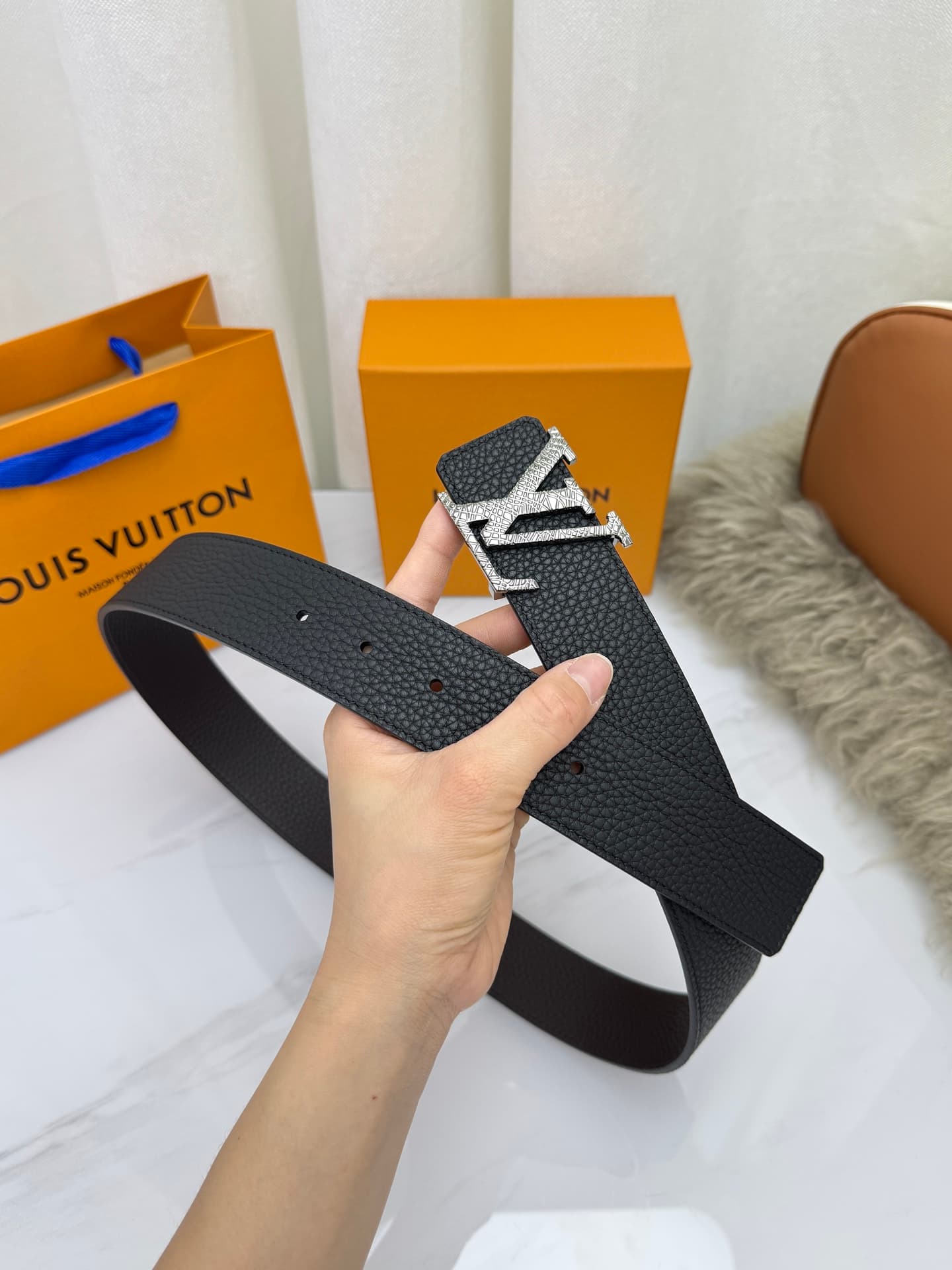 C33001 LV – Luxury modern style. Featured with elegant and sophisticated design elements. Soft and sturdy straps that can be paired with various garments, from formal wear to casual clothes. Width: 4.0cm — image 3
