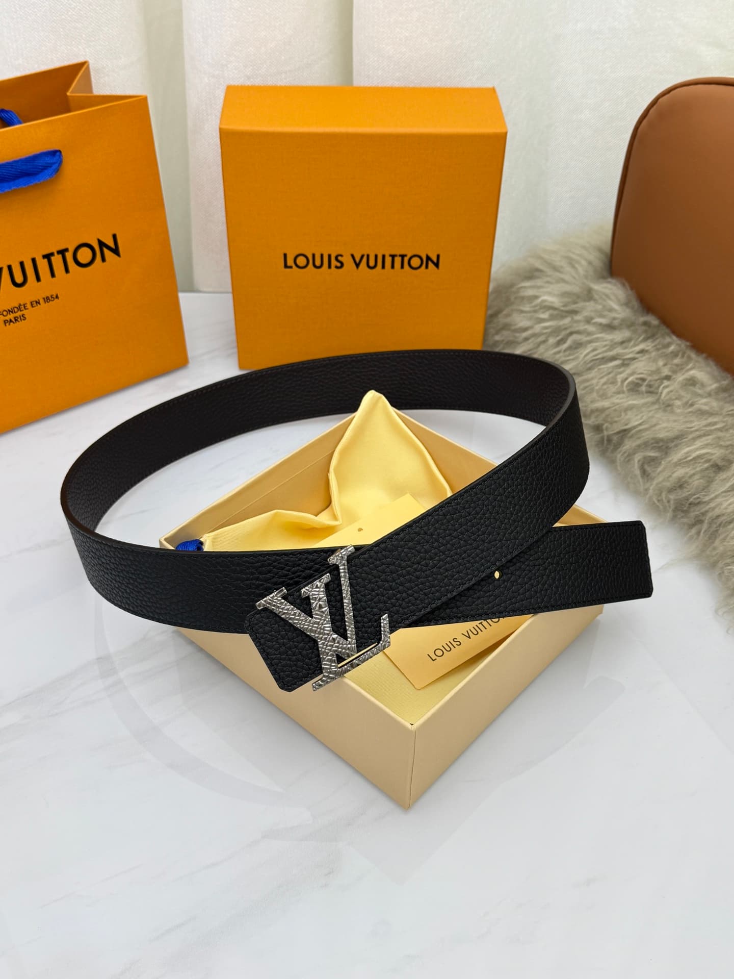 C33001 LV – Luxury modern style. Featured with elegant and sophisticated design elements. Soft and sturdy straps that can be paired with various garments, from formal wear to casual clothes. Width: 4.0cm — image 2