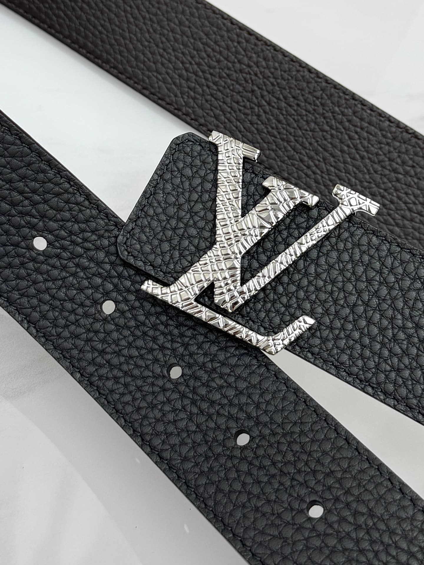 C33001 LV – Luxury modern style. Featured with elegant and sophisticated design elements. Soft and sturdy straps that can be paired with various garments, from formal wear to casual clothes. Width: 4.0cm — image 6