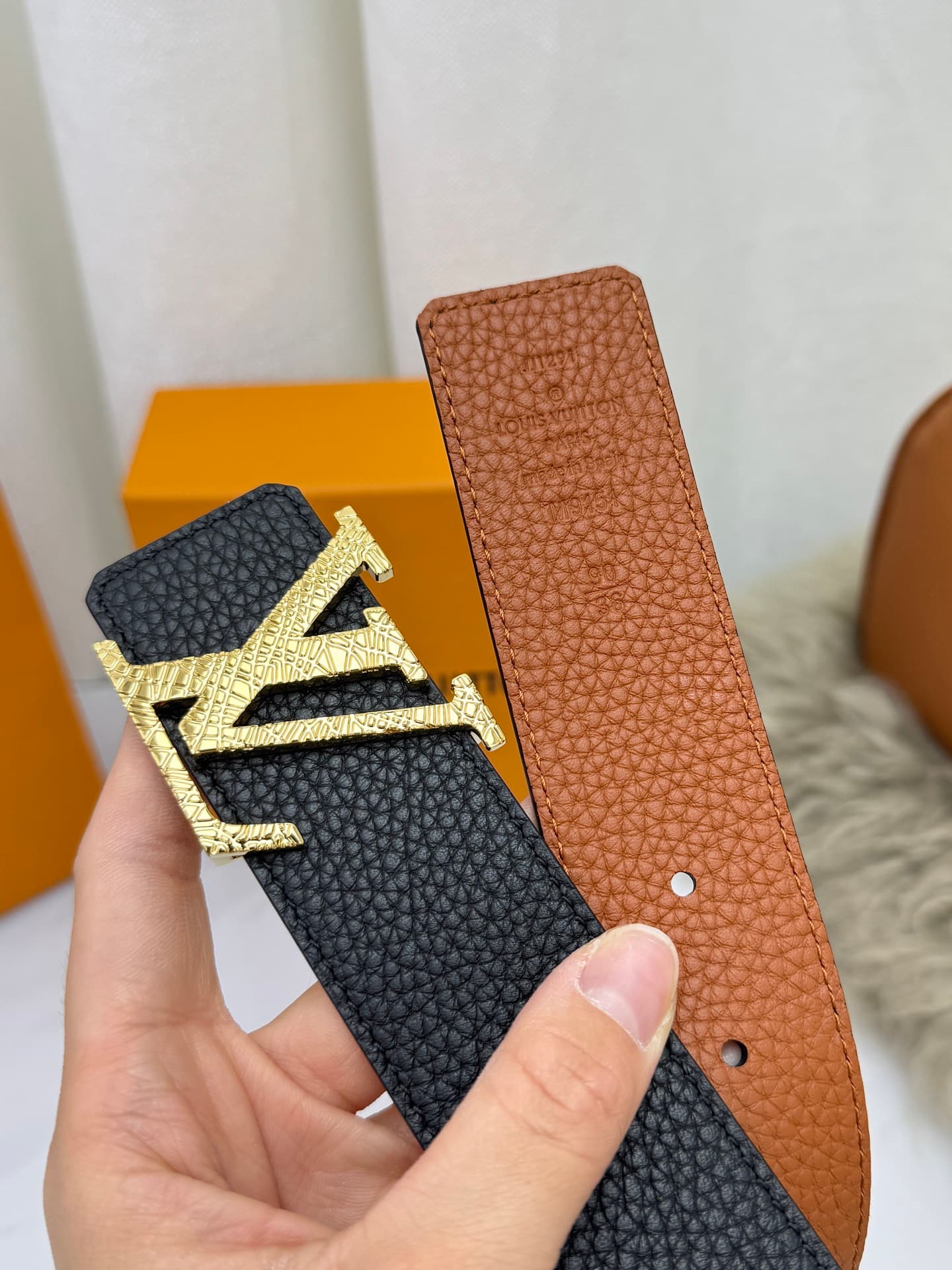 C32998 LV – Luxury modern style. Featured with elegant and sophisticated design elements. Soft and sturdy straps that can be paired with various garments, from formal wear to casual clothing. Width: 4.0cm — image 6