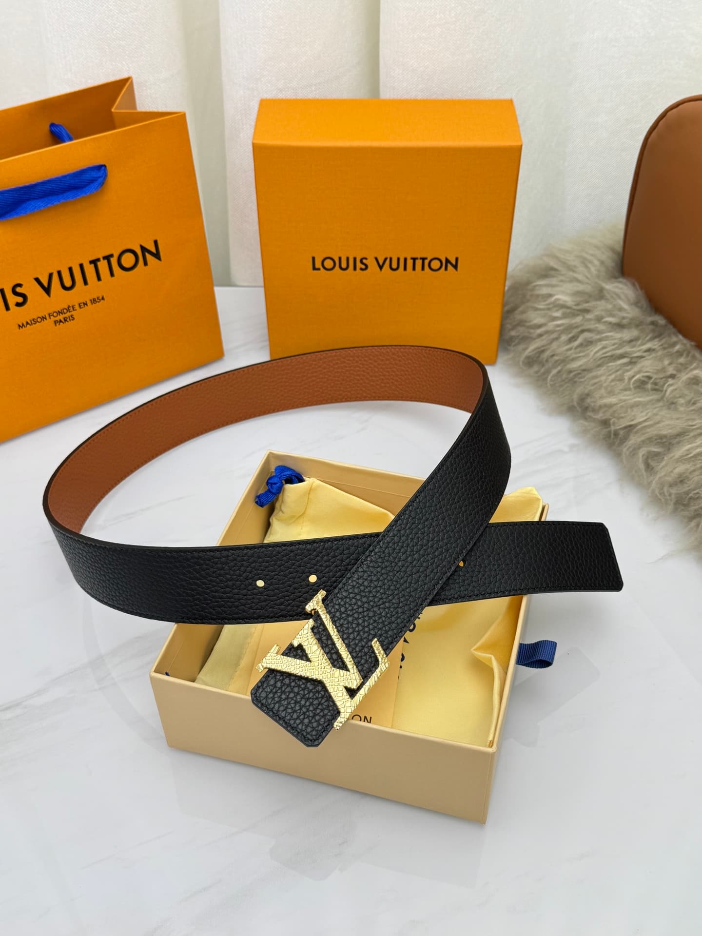C32998 LV – Luxury modern style. Featured with elegant and sophisticated design elements. Soft and sturdy straps that can be paired with various garments, from formal wear to casual clothing. Width: 4.0cm — image 2