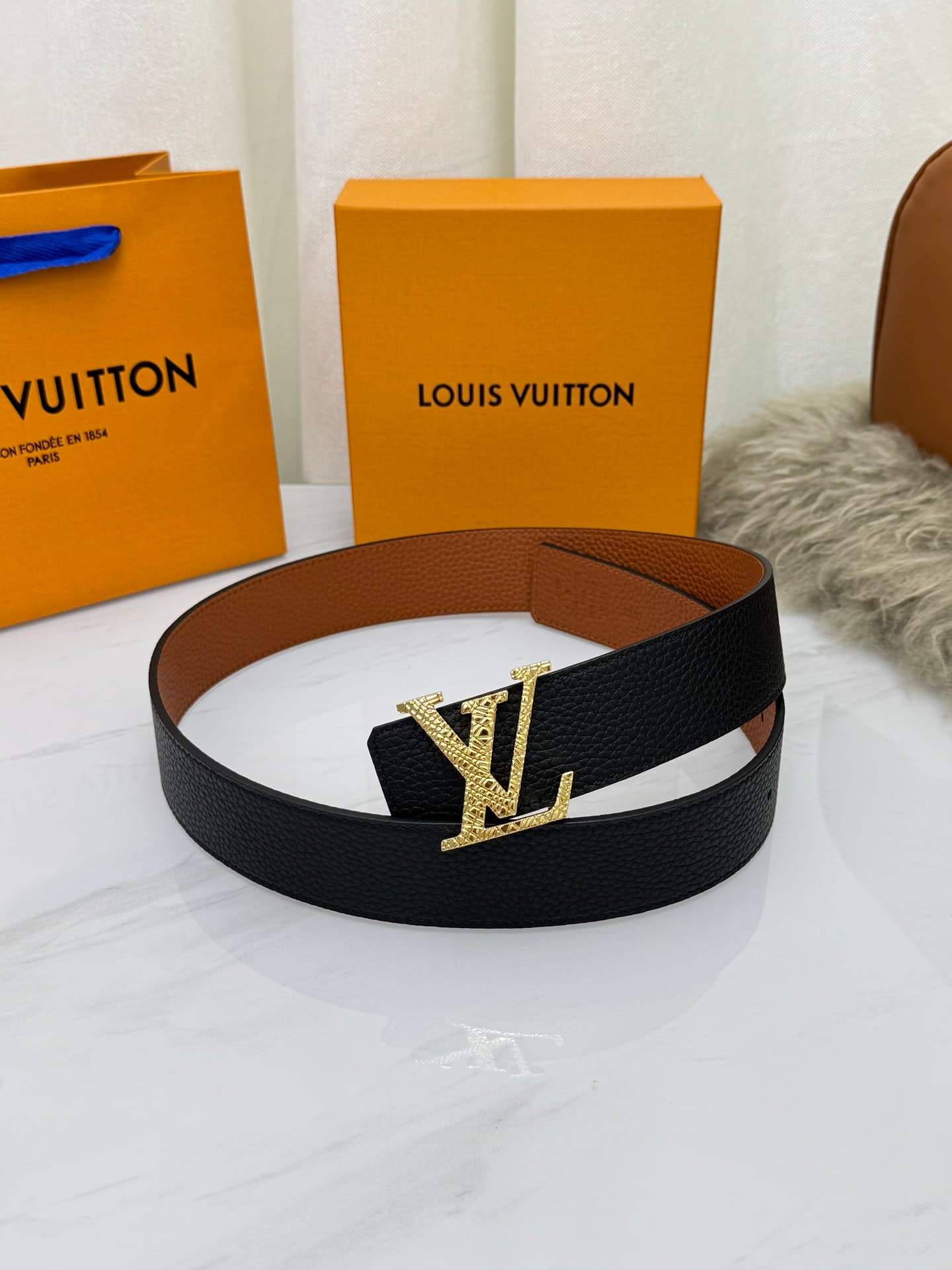 C32998 LV – Luxury modern style. Featured with elegant and sophisticated design elements. Soft and sturdy straps that can be paired with various garments, from formal wear to casual clothing. Width: 4.0cm — image 7
