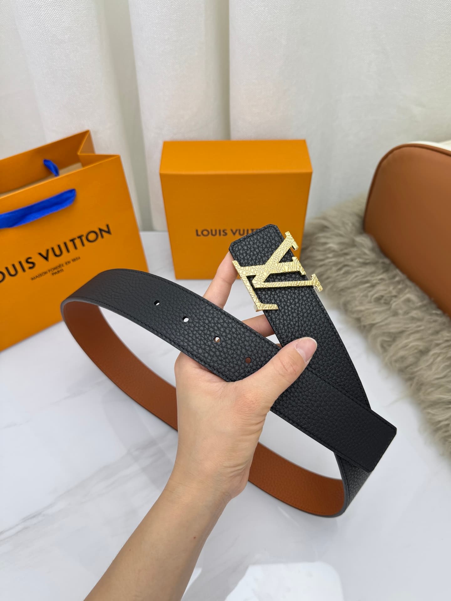 C32998 LV – Luxury modern style. Featured with elegant and sophisticated design elements. Soft and sturdy straps that can be paired with various garments, from formal wear to casual clothing. Width: 4.0cm — image 4