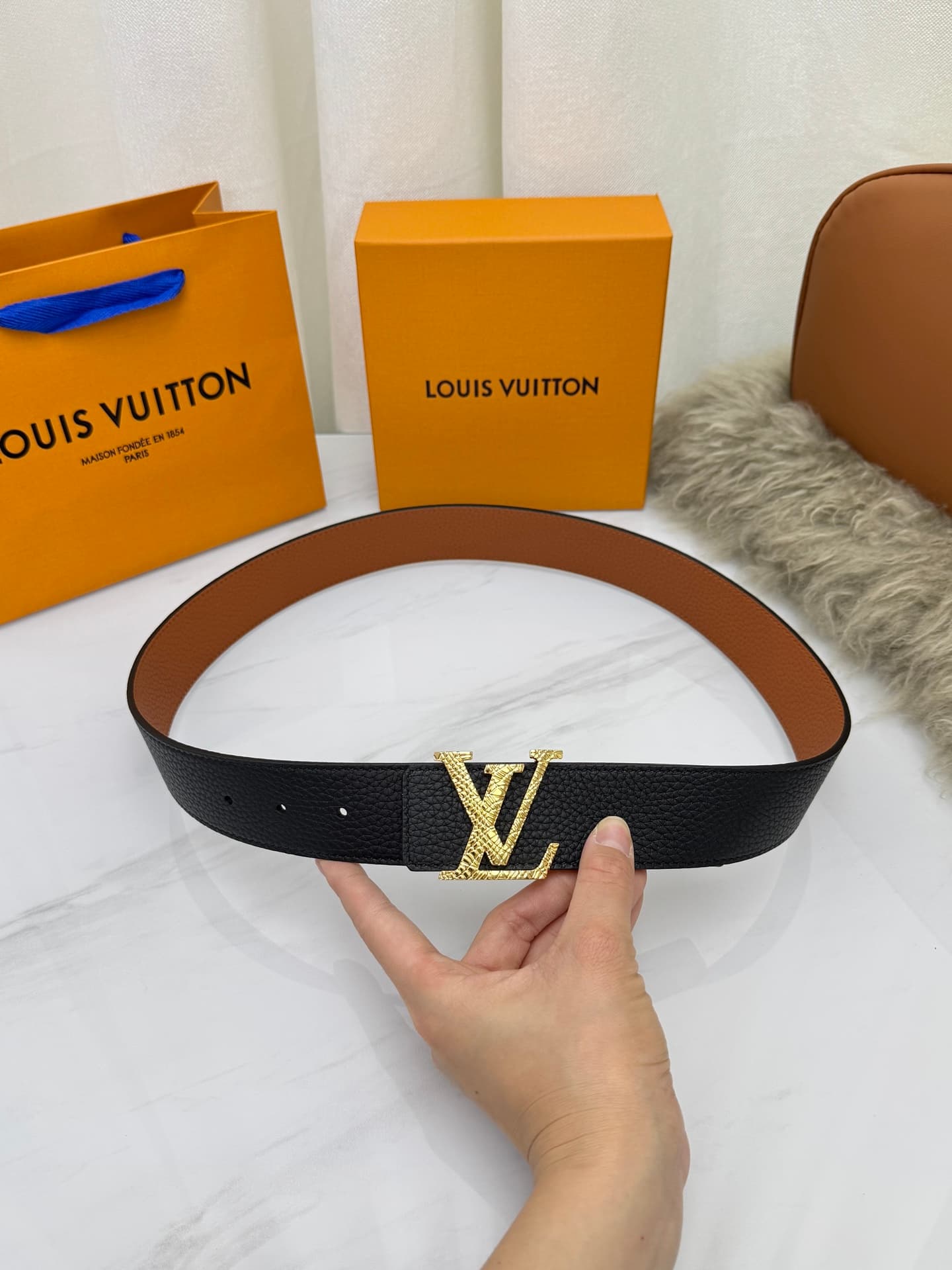 C32998 LV – Luxury modern style. Featured with elegant and sophisticated design elements. Soft and sturdy straps that can be paired with various garments, from formal wear to casual clothing. Width: 4.0cm — image 8