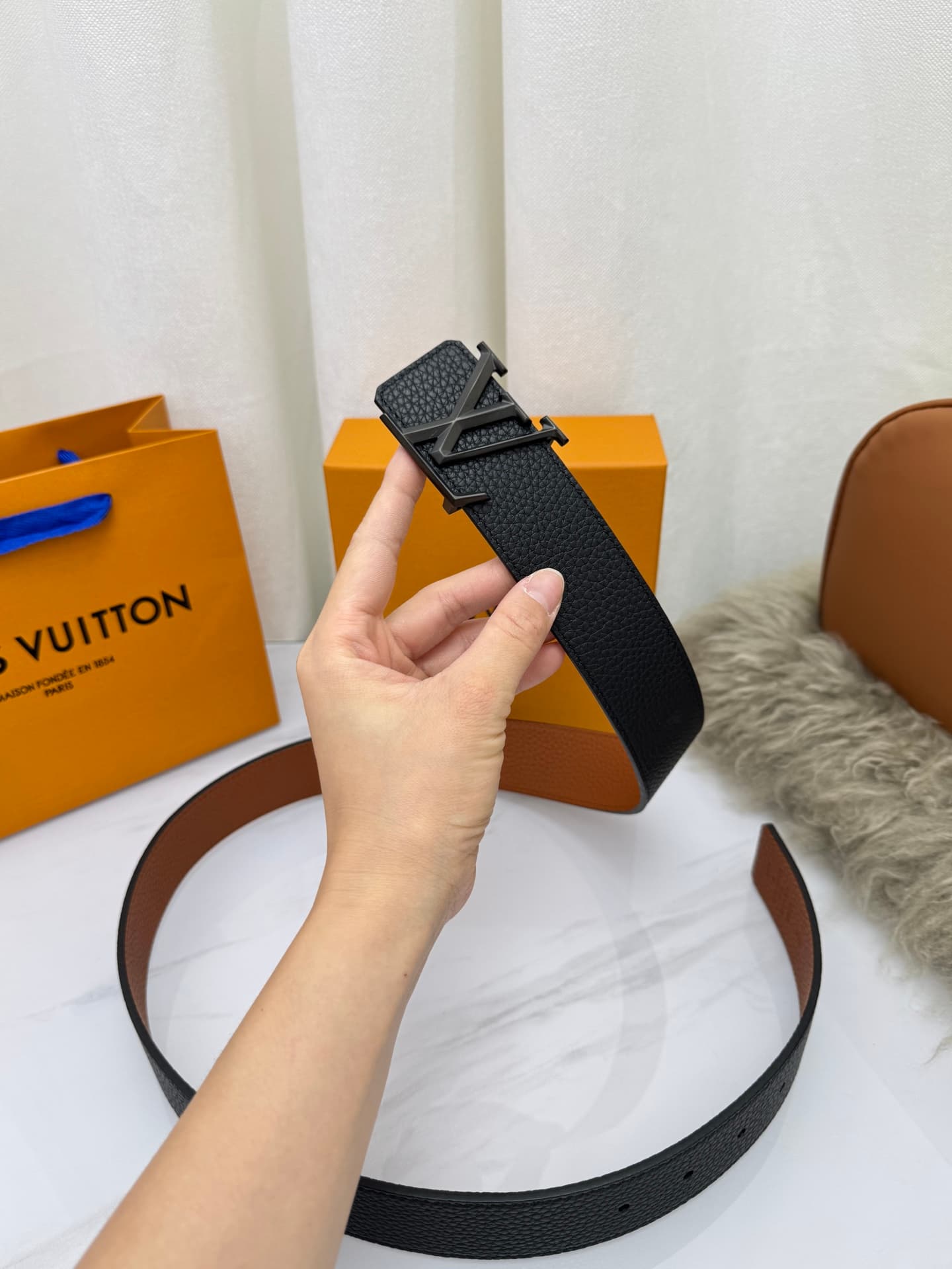 C33003 LV Luxury Modern Style. Featured with elegant and sophisticated design elements. Soft and sturdy straps that can be paired with various garments, from formal dresses to casual wear. Width: 4.0cm — image 3