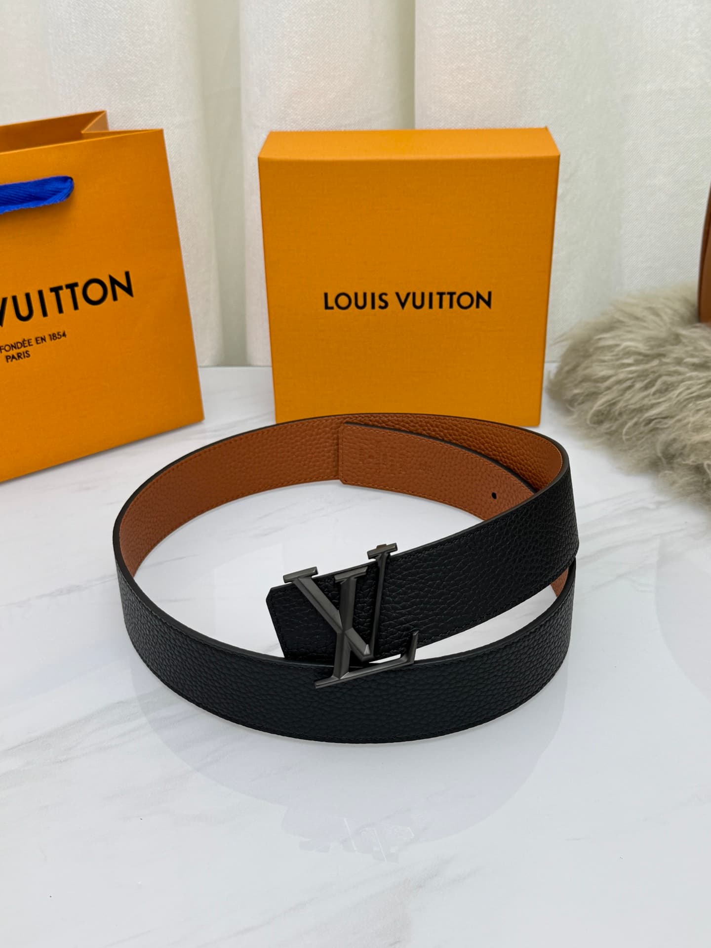 C33003 LV Luxury Modern Style. Featured with elegant and sophisticated design elements. Soft and sturdy straps that can be paired with various garments, from formal dresses to casual wear. Width: 4.0cm — image 5