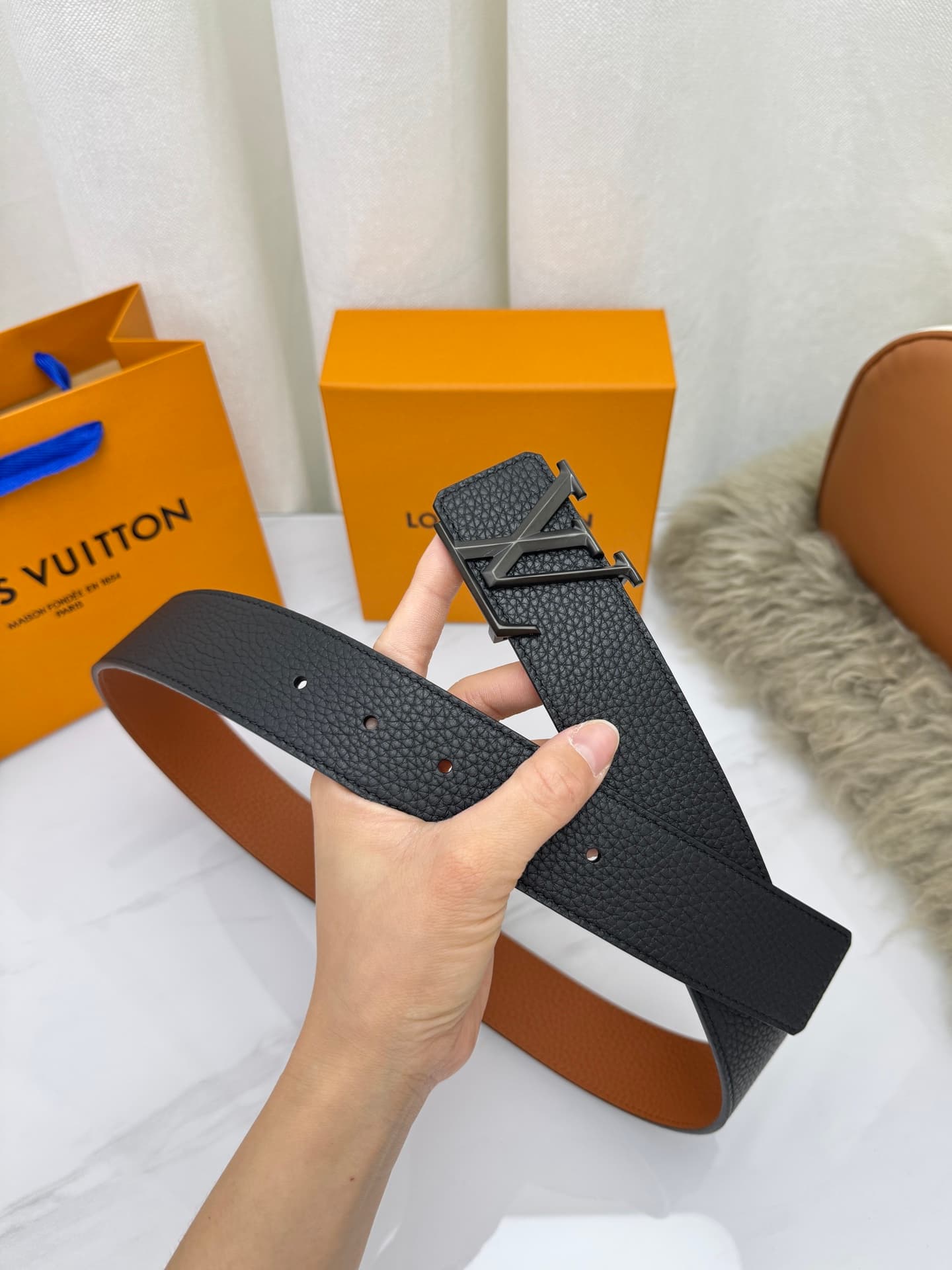 C33003 LV Luxury Modern Style. Featured with elegant and sophisticated design elements. Soft and sturdy straps that can be paired with various garments, from formal dresses to casual wear. Width: 4.0cm — image 4