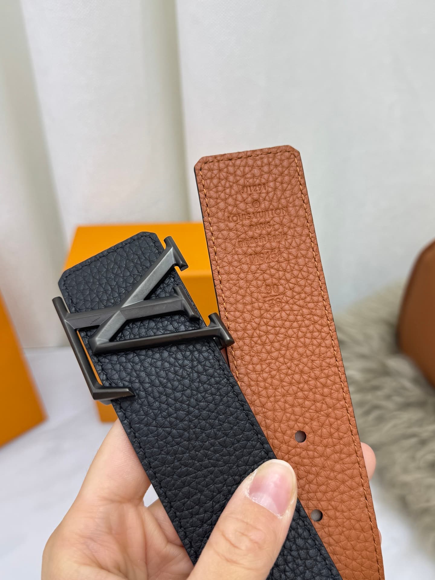 C33003 LV Luxury Modern Style. Featured with elegant and sophisticated design elements. Soft and sturdy straps that can be paired with various garments, from formal dresses to casual wear. Width: 4.0cm — image 7