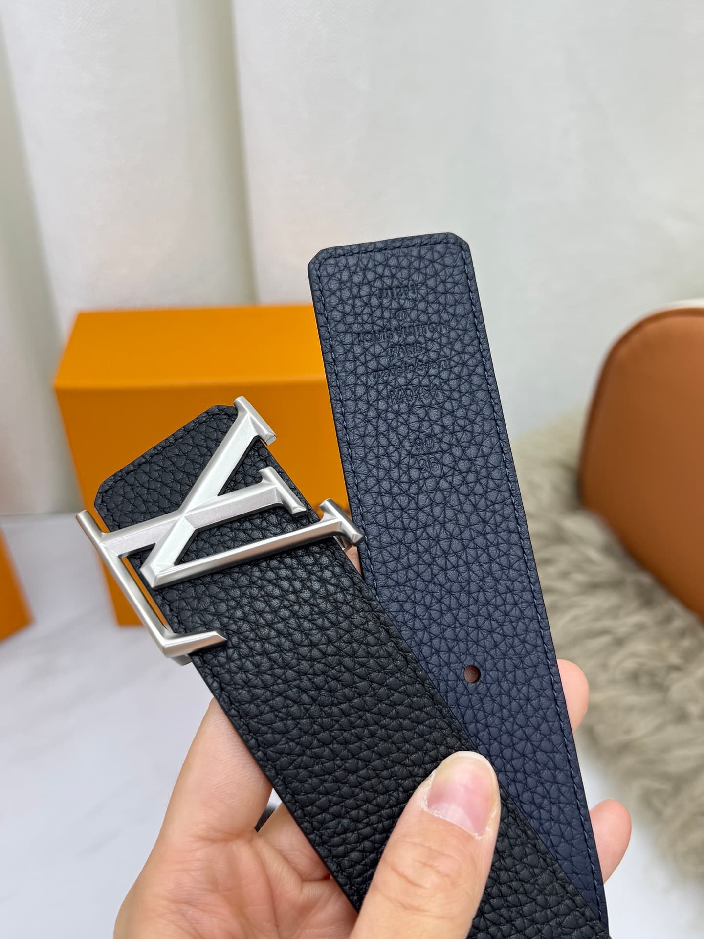 C33002 LV – Luxury modern style. Featured with elegant and sophisticated design elements. Soft and sturdy straps that can be paired with various outfits, from formal dresses to casual clothes. Width: 4.0cm — image 7
