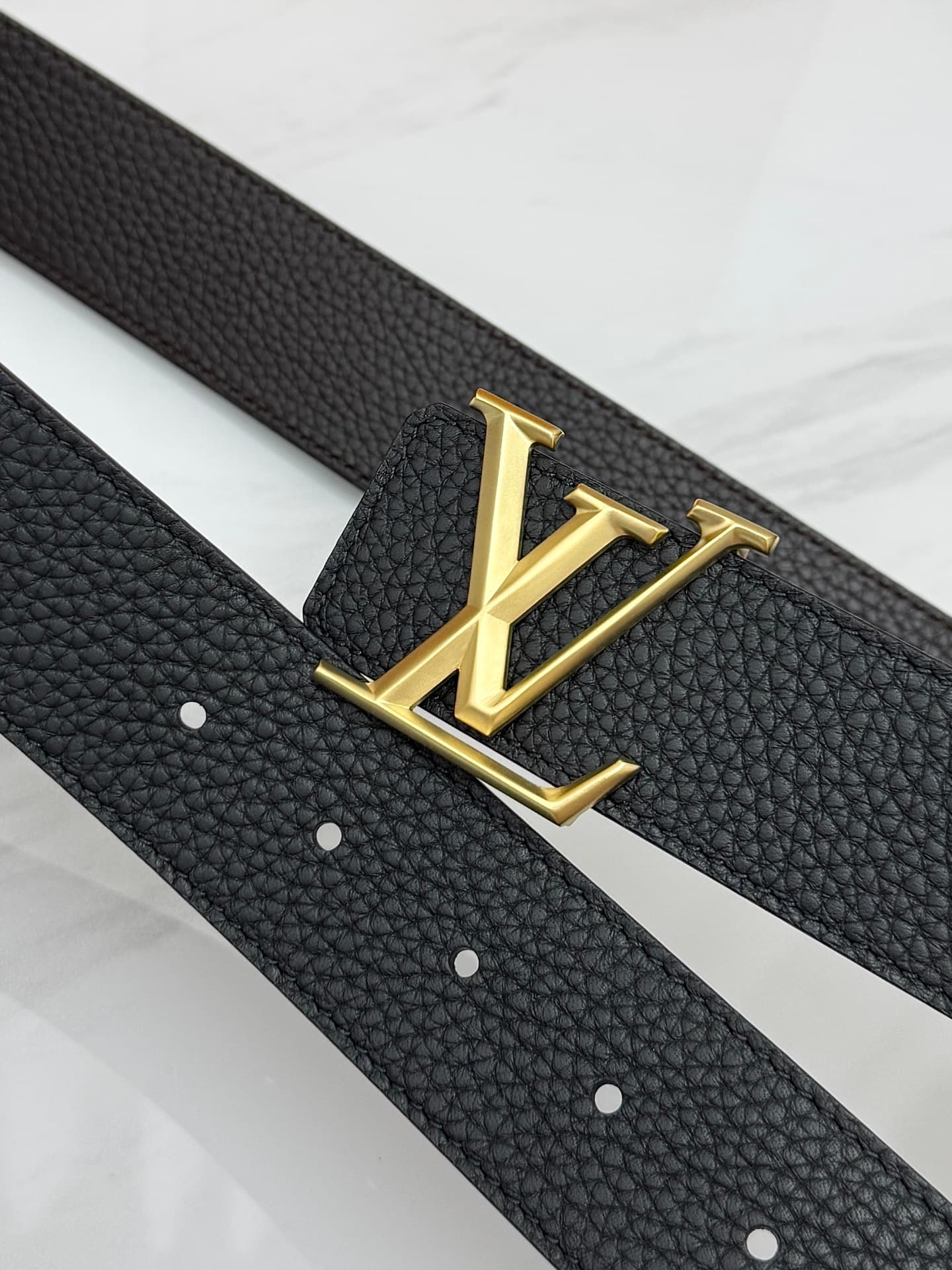 C33000 LV – Luxury modern style. Featured with elegant and sophisticated design elements. Soft and sturdy straps that can be paired with various clothing items, from formal dresses to casual wear. Width: 4.0cm — image 6