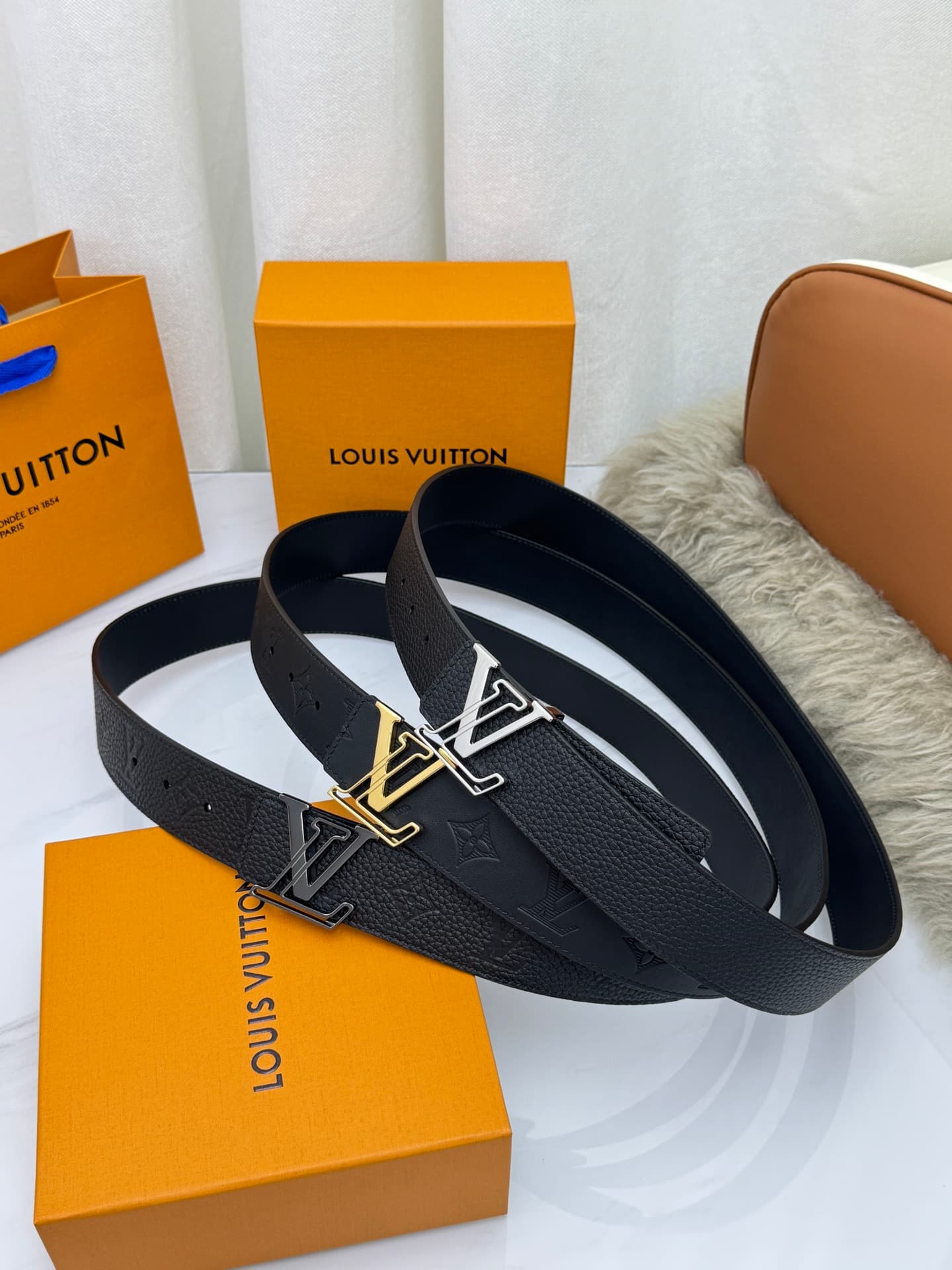 C33004 LV – Luxury modern style. Features elegant and sophisticated design elements. Soft and sturdy straps that can be paired with various clothing items, from formal dresses to casual wear. Width: 4.0cm — image 8