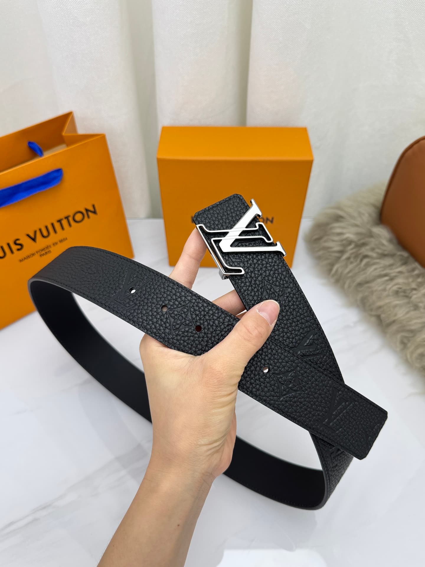 C33004 LV – Luxury modern style. Features elegant and sophisticated design elements. Soft and sturdy straps that can be paired with various clothing items, from formal dresses to casual wear. Width: 4.0cm — image 3