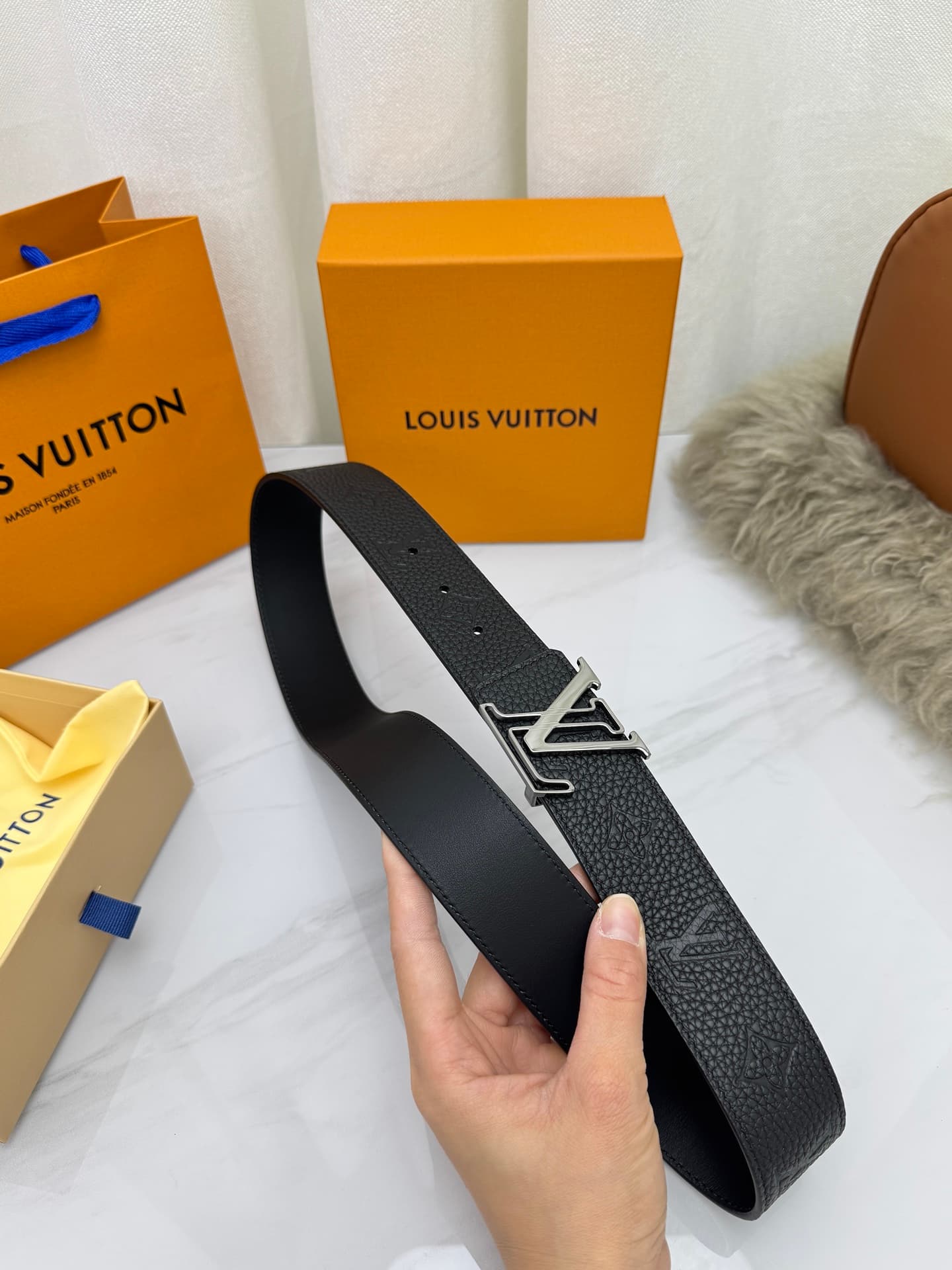 C33004 LV – Luxury modern style. Features elegant and sophisticated design elements. Soft and sturdy straps that can be paired with various clothing items, from formal dresses to casual wear. Width: 4.0cm — image 6