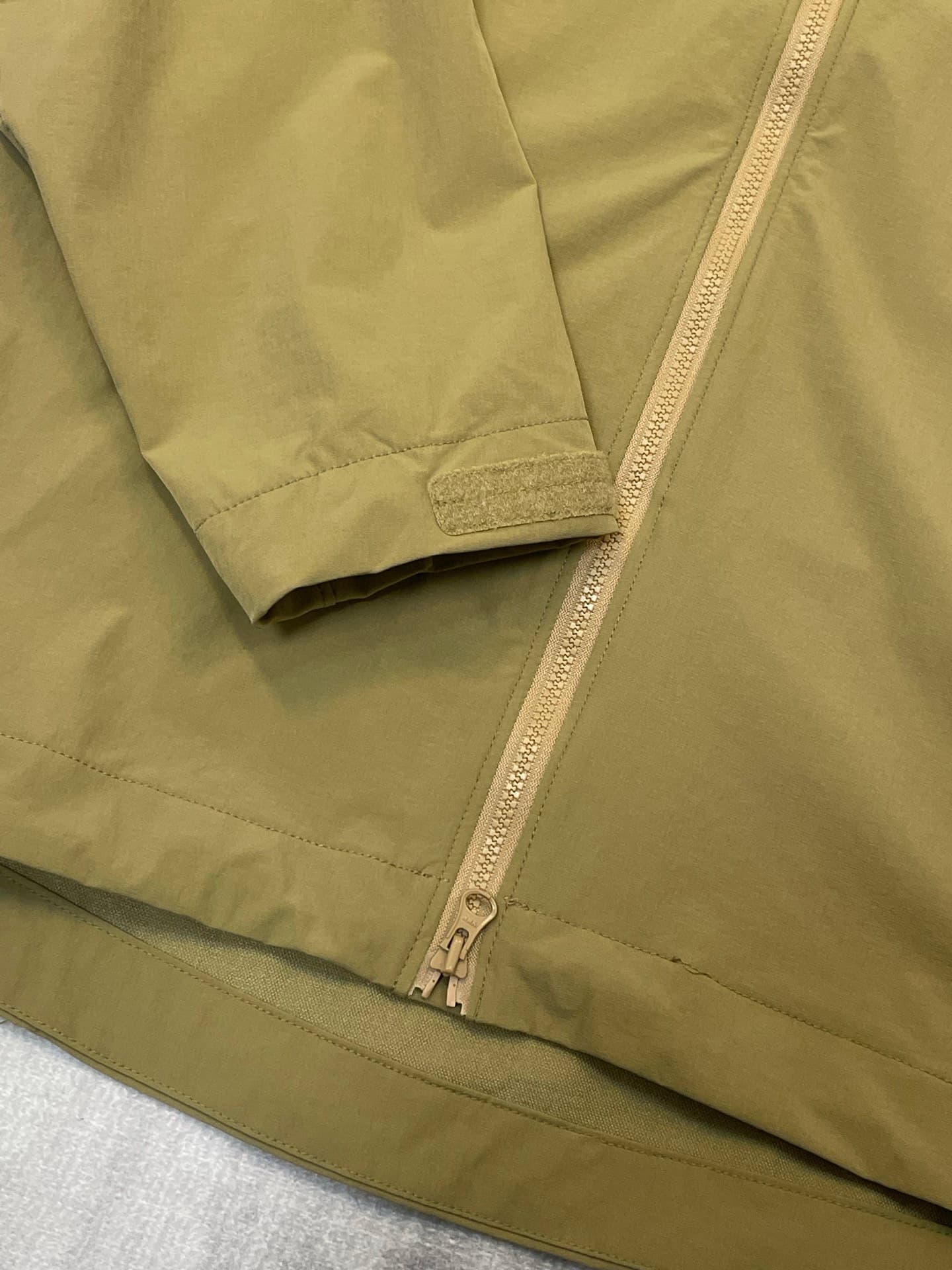 C12540 ARCTERYX | Arcteryx Soft-shell windbreaker for rock climbing and hiking — image 6