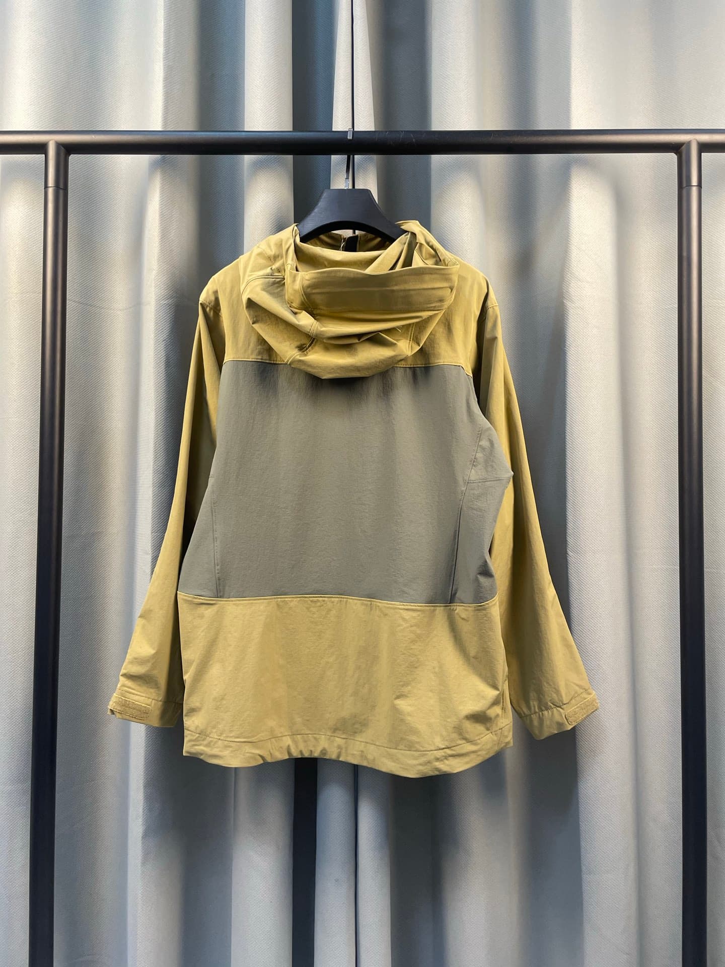 C12540 ARCTERYX | Arcteryx Soft-shell windbreaker for rock climbing and hiking — image 2
