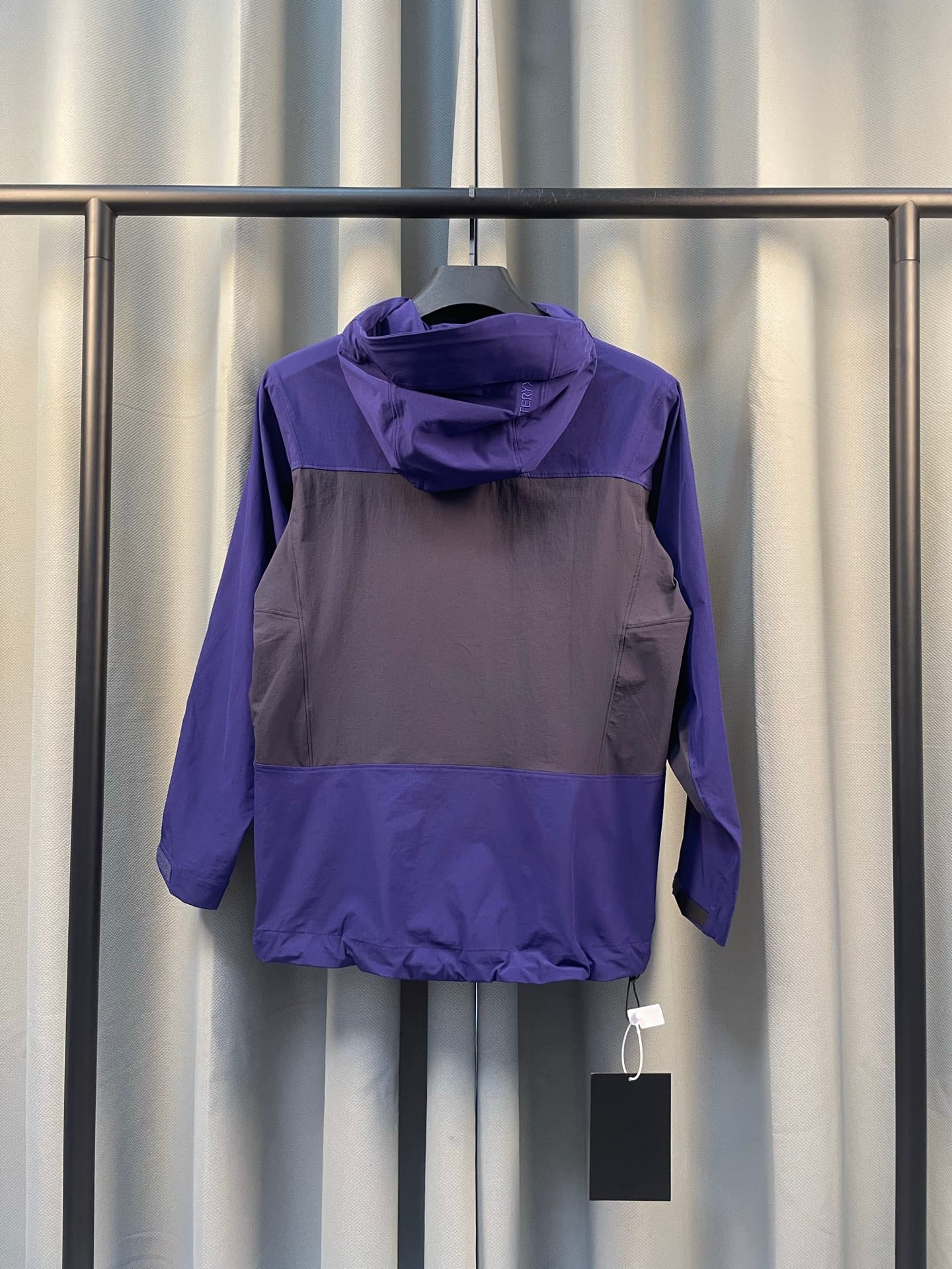 C12539 ARCTERYX | Arcteryx Soft-shell windbreaker for rock climbing and hiking — image 2