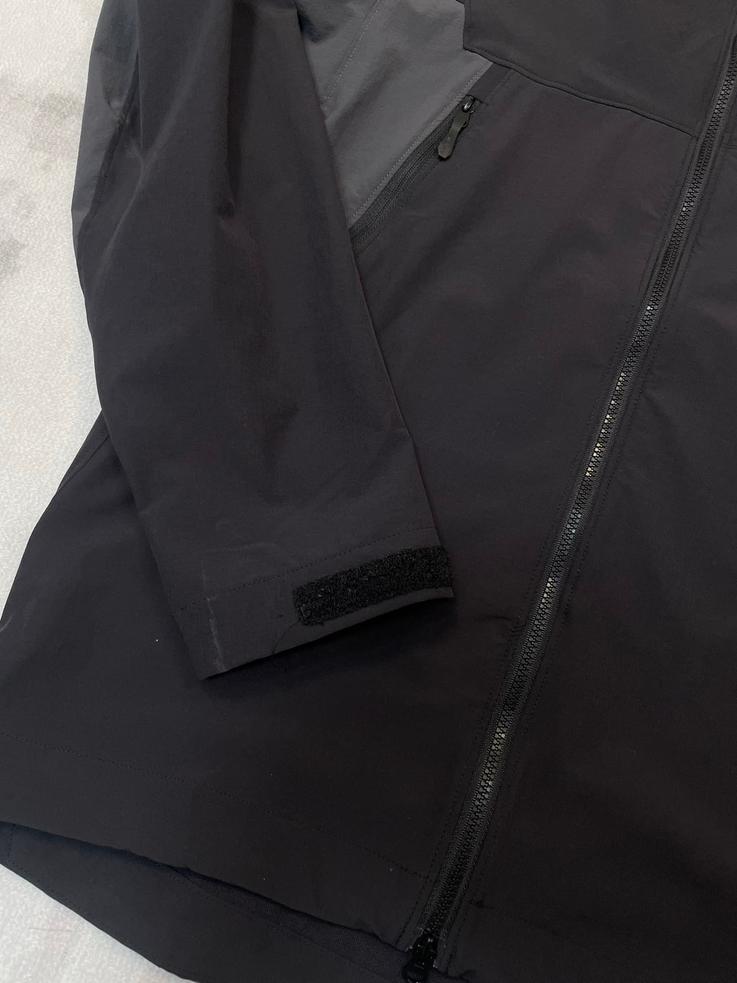 C12537 ARCTERYX | Arcteryx Soft Shell Jacket for Rock Climbing and Hiking — image 7