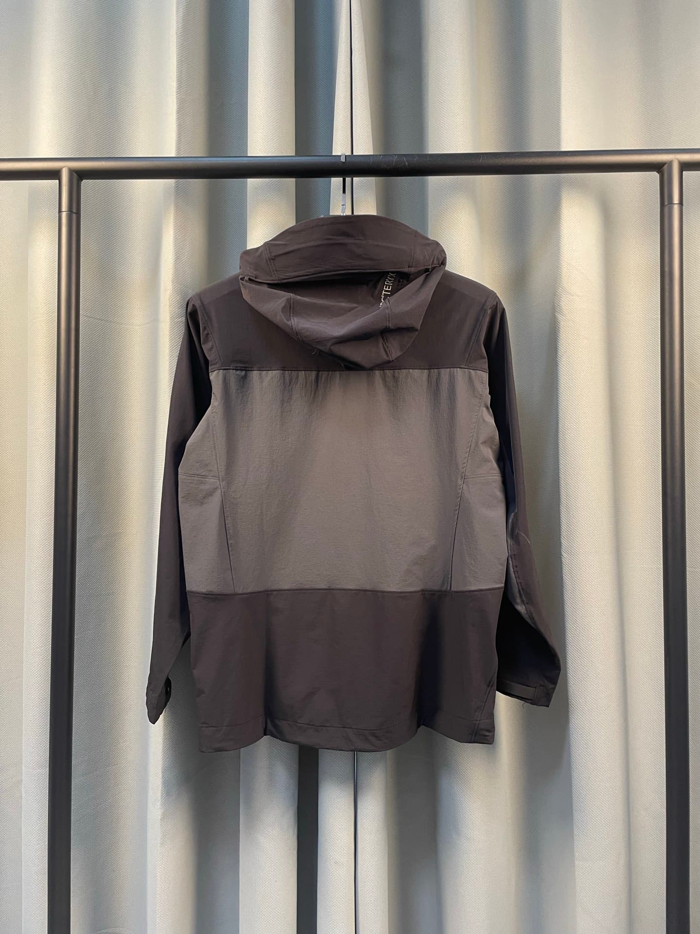 C12537 ARCTERYX | Arcteryx Soft Shell Jacket for Rock Climbing and Hiking — image 2