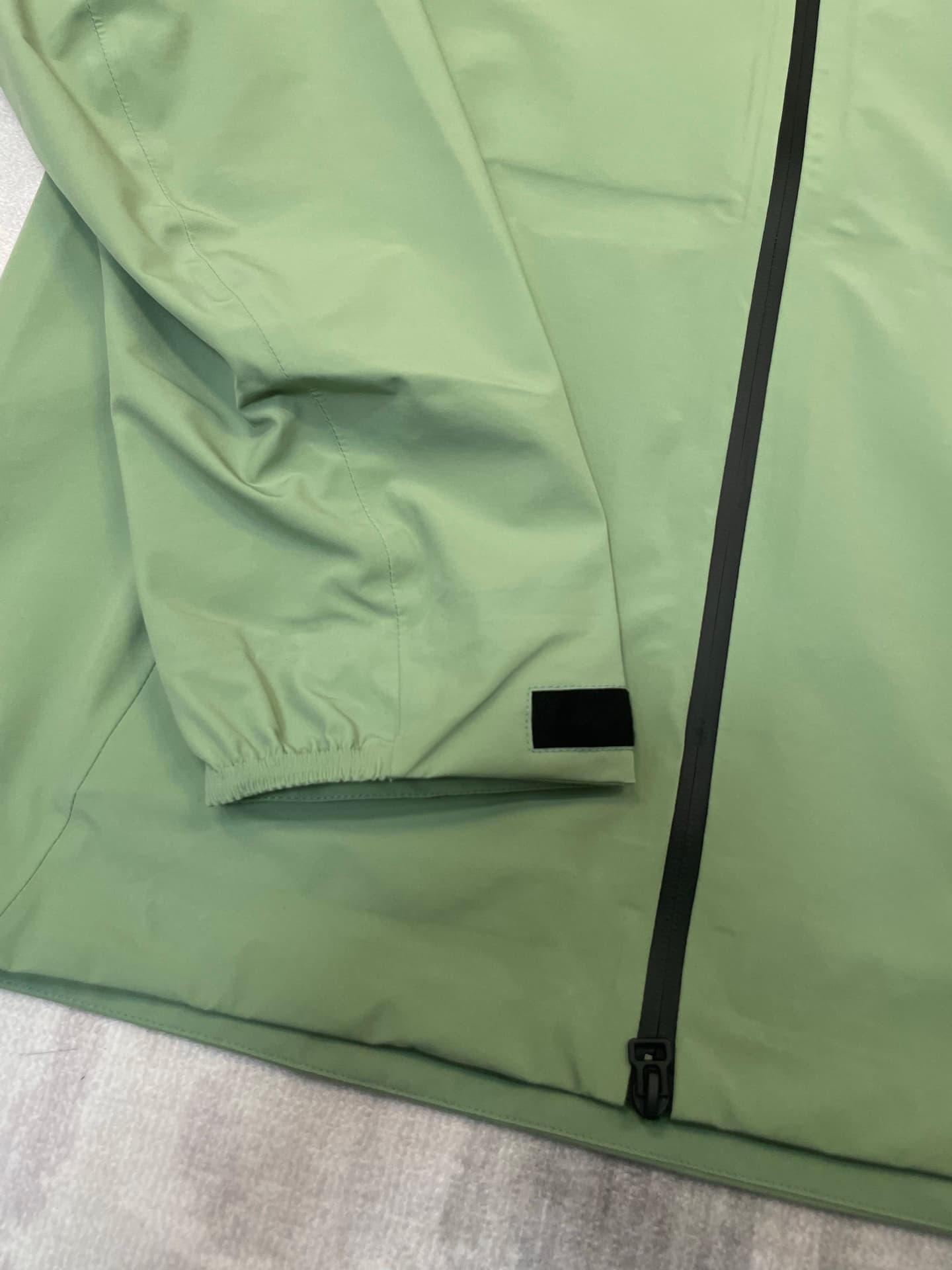 C12535 Descente DESCENTE windproof, waterproof, comfortable caped outdoor jacket; suitable for men and women — image 5