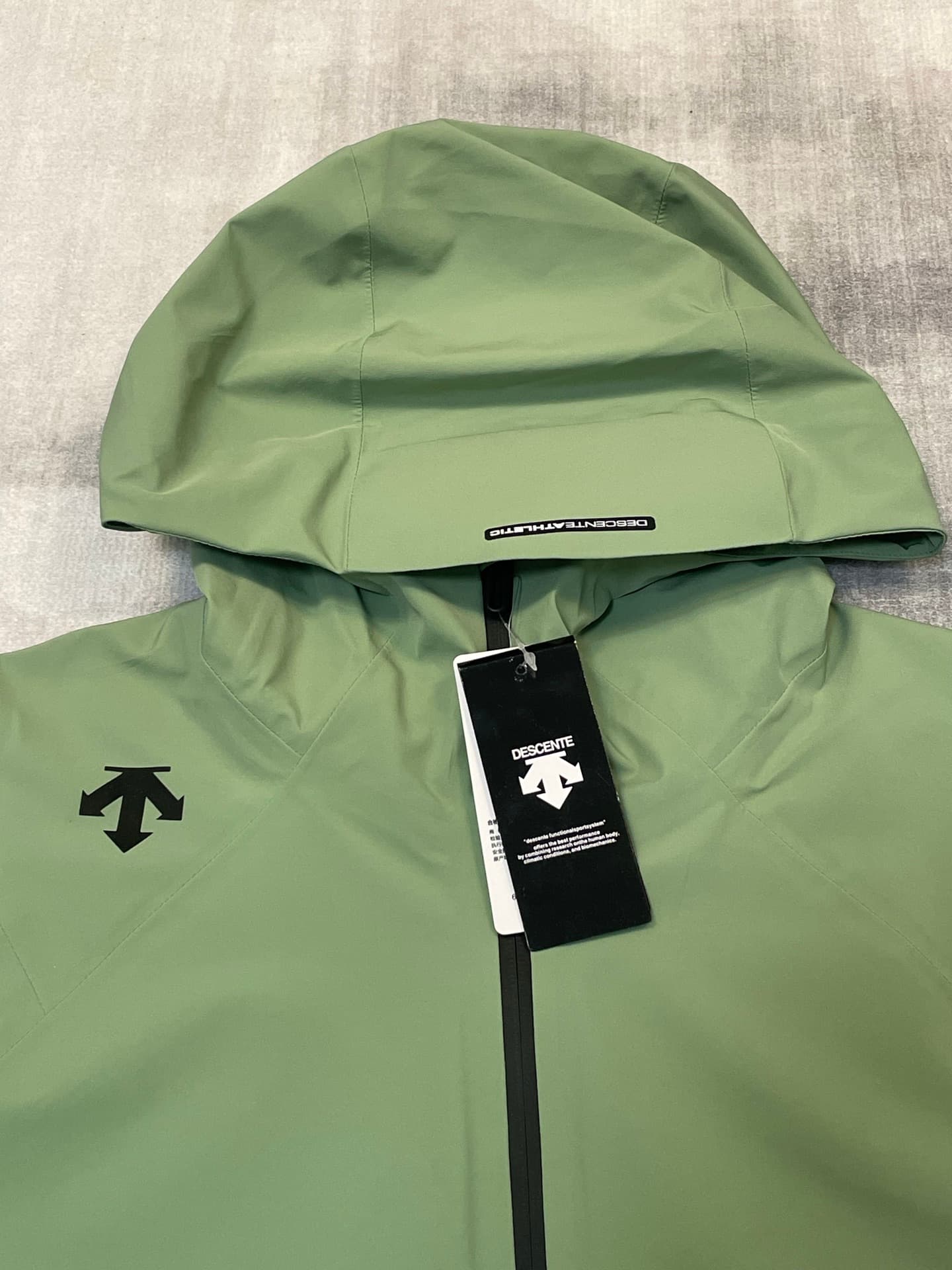 C12535 Descente DESCENTE windproof, waterproof, comfortable caped outdoor jacket; suitable for men and women — image 3