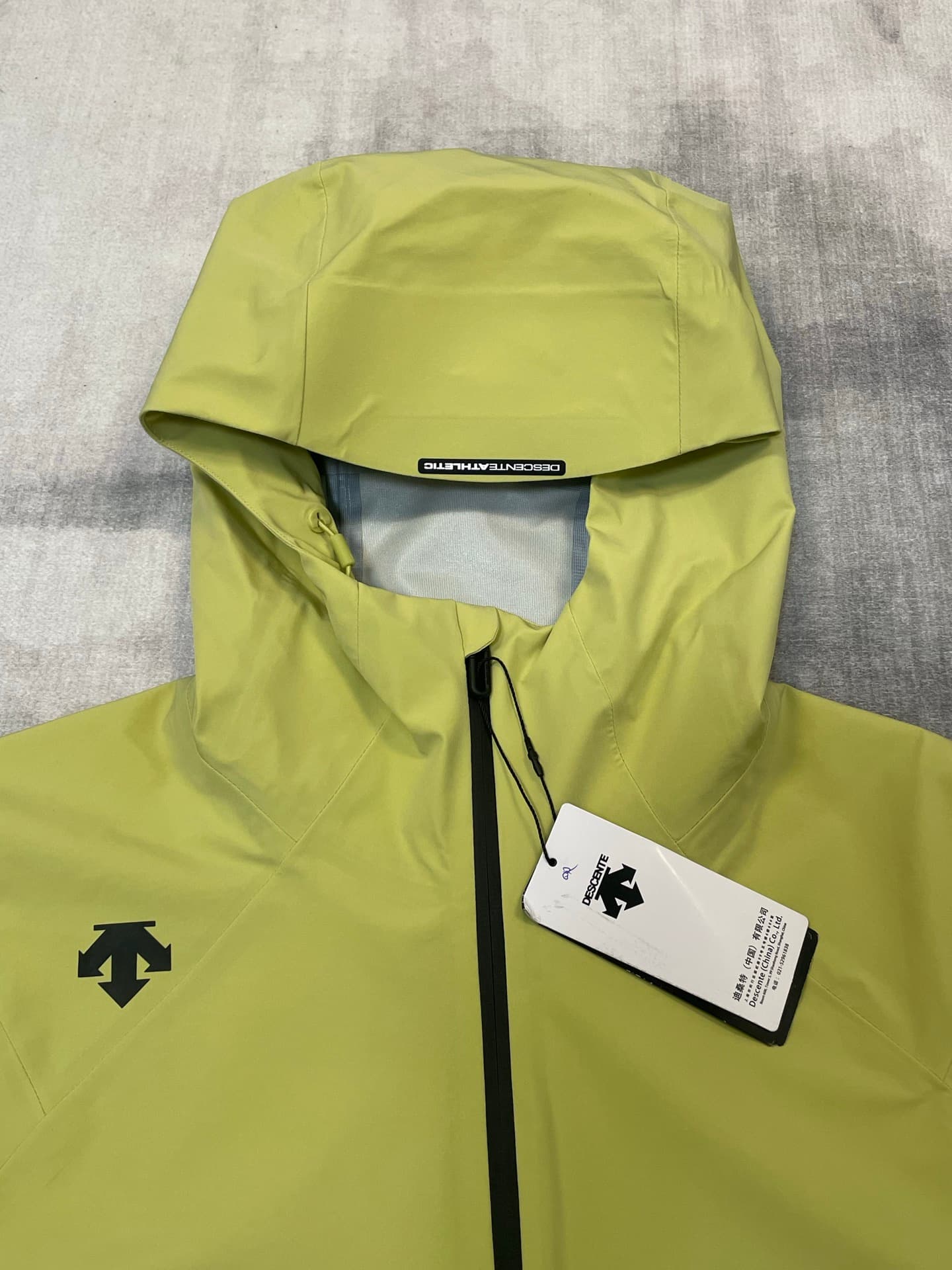 C12534 Descente DESCENTE windproof, waterproof, comfortable caped outdoor jacket; suitable for men and women — image 3