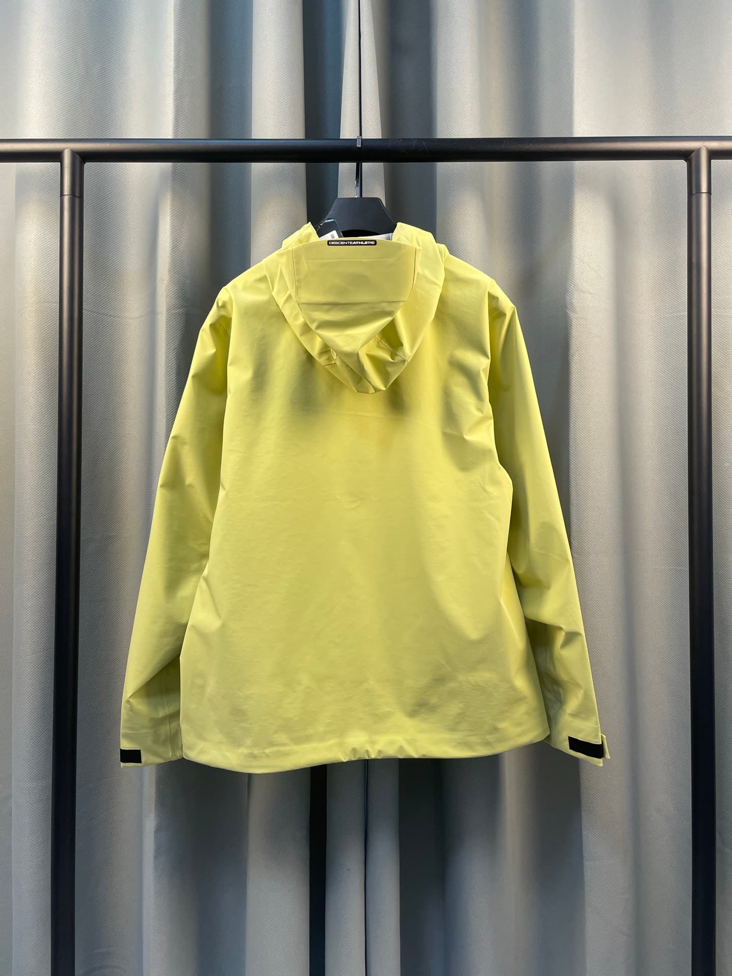 C12534 Descente DESCENTE windproof, waterproof, comfortable caped outdoor jacket; suitable for men and women — image 2