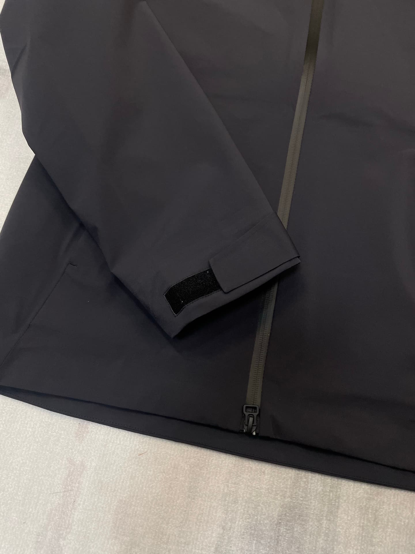 C12533 Descente DESCENTE windproof, waterproof, comfortable caped outdoor jacket; suitable for men and women — image 6