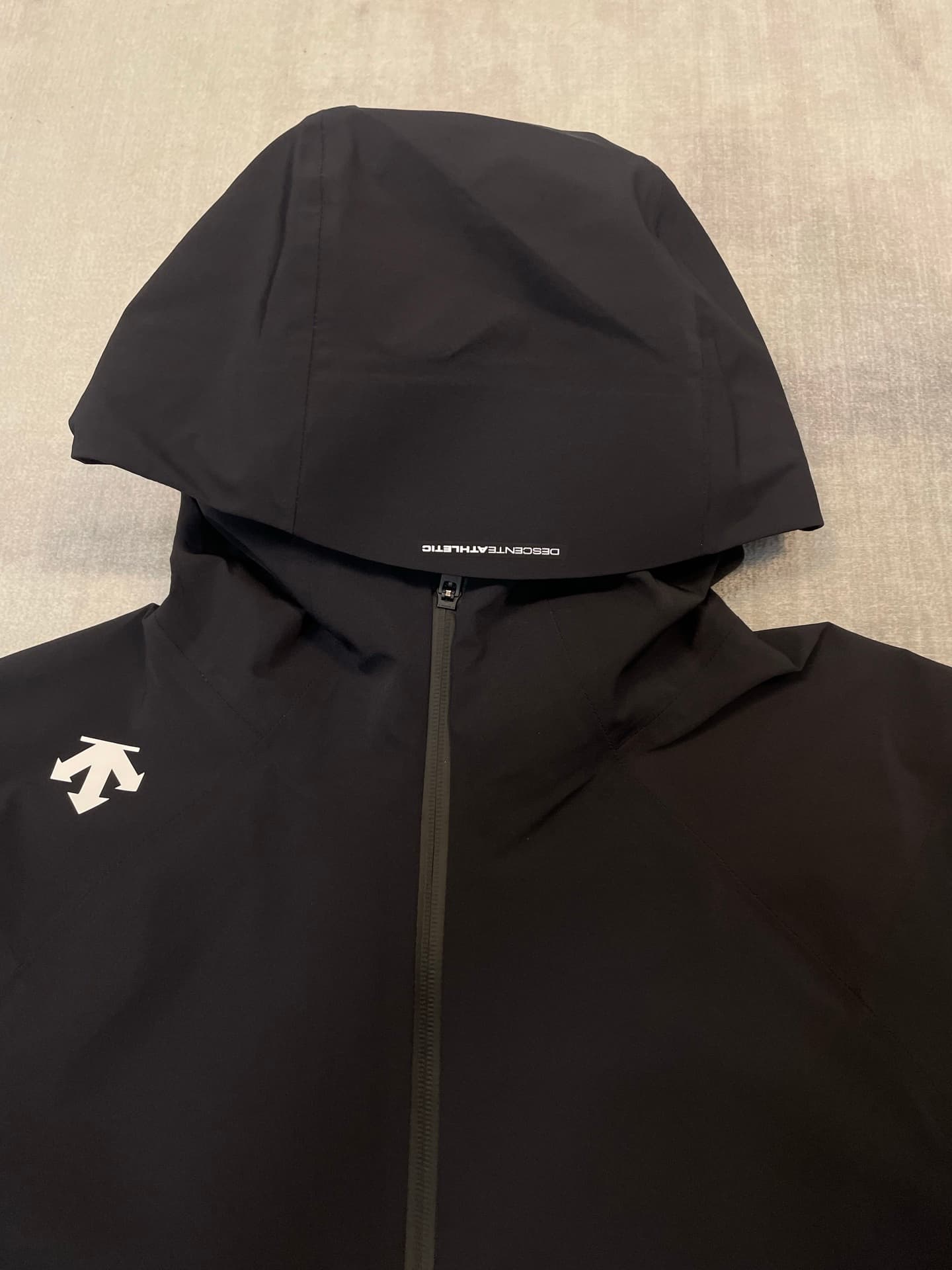 C12533 Descente DESCENTE windproof, waterproof, comfortable caped outdoor jacket; suitable for men and women — image 3